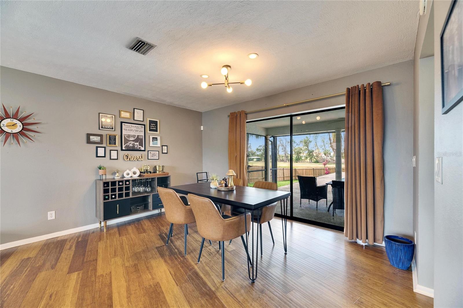 Listing photo id 18 for 811 Eagle Lane