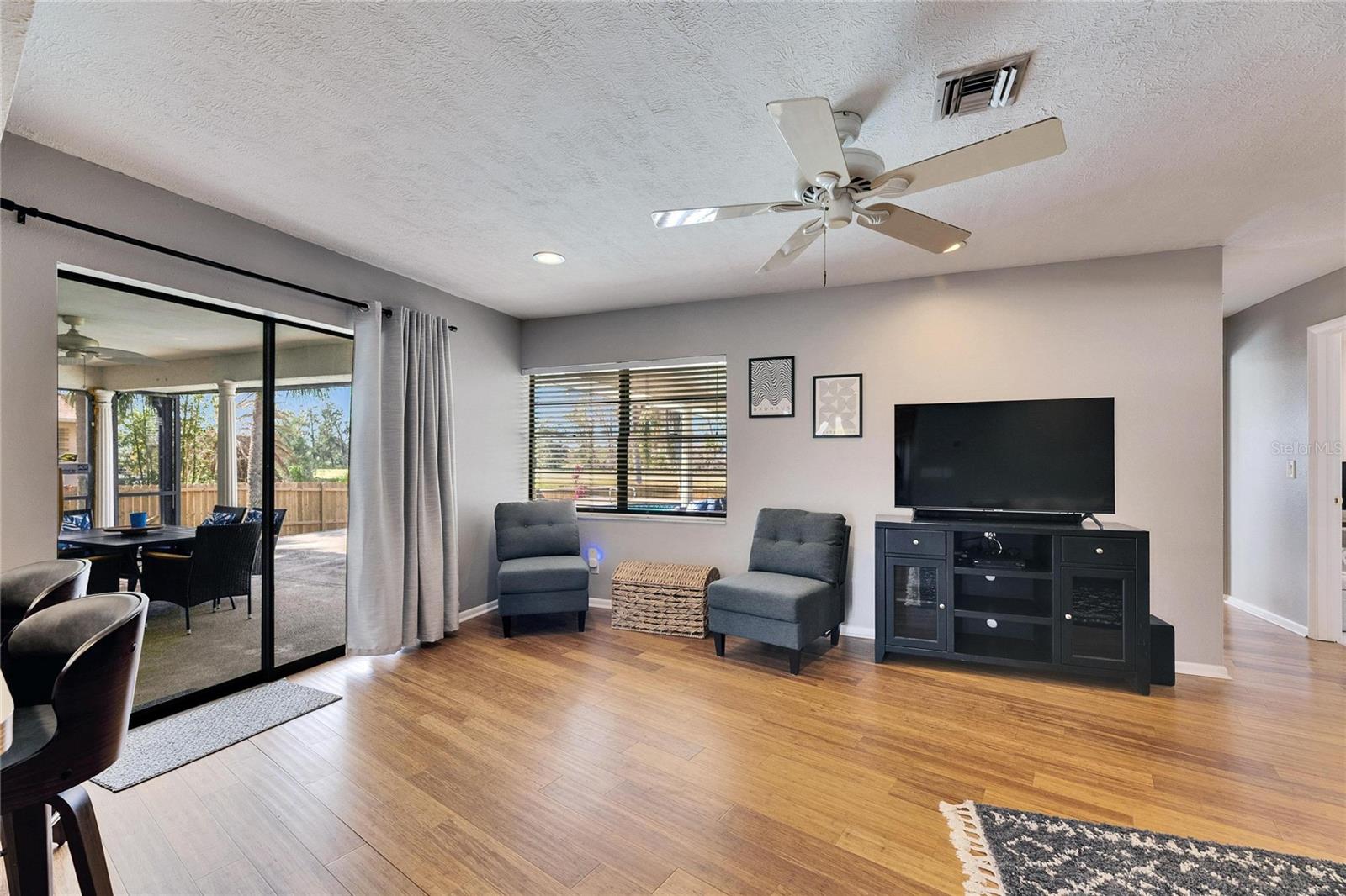 Listing photo id 25 for 811 Eagle Lane