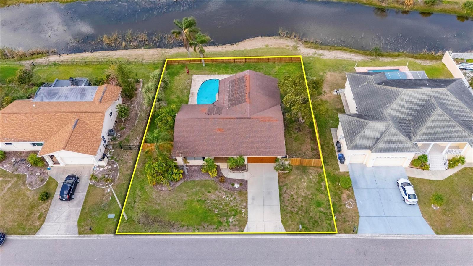 Listing photo id 1 for 811 Eagle Lane