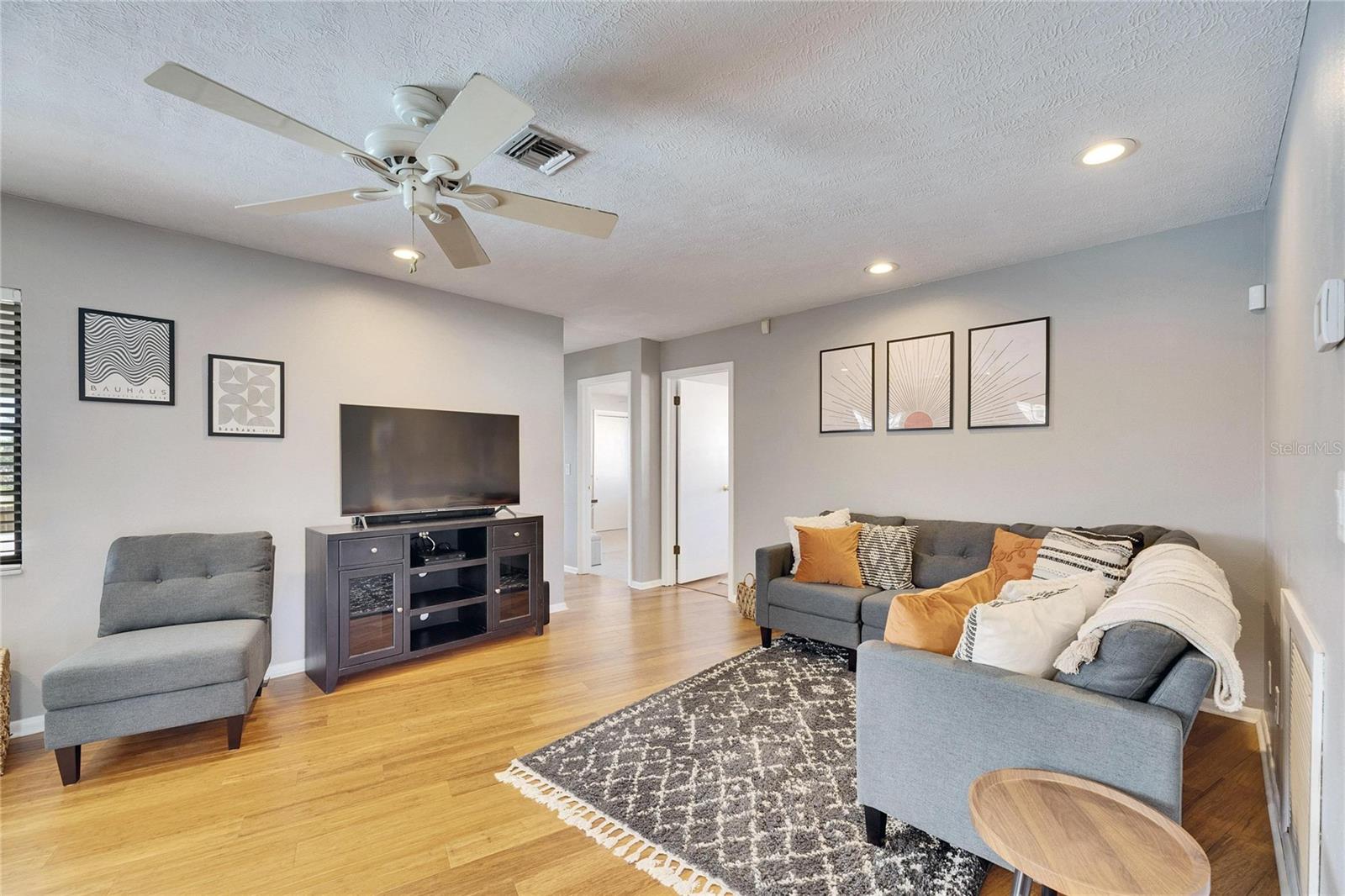 Listing photo id 28 for 811 Eagle Lane