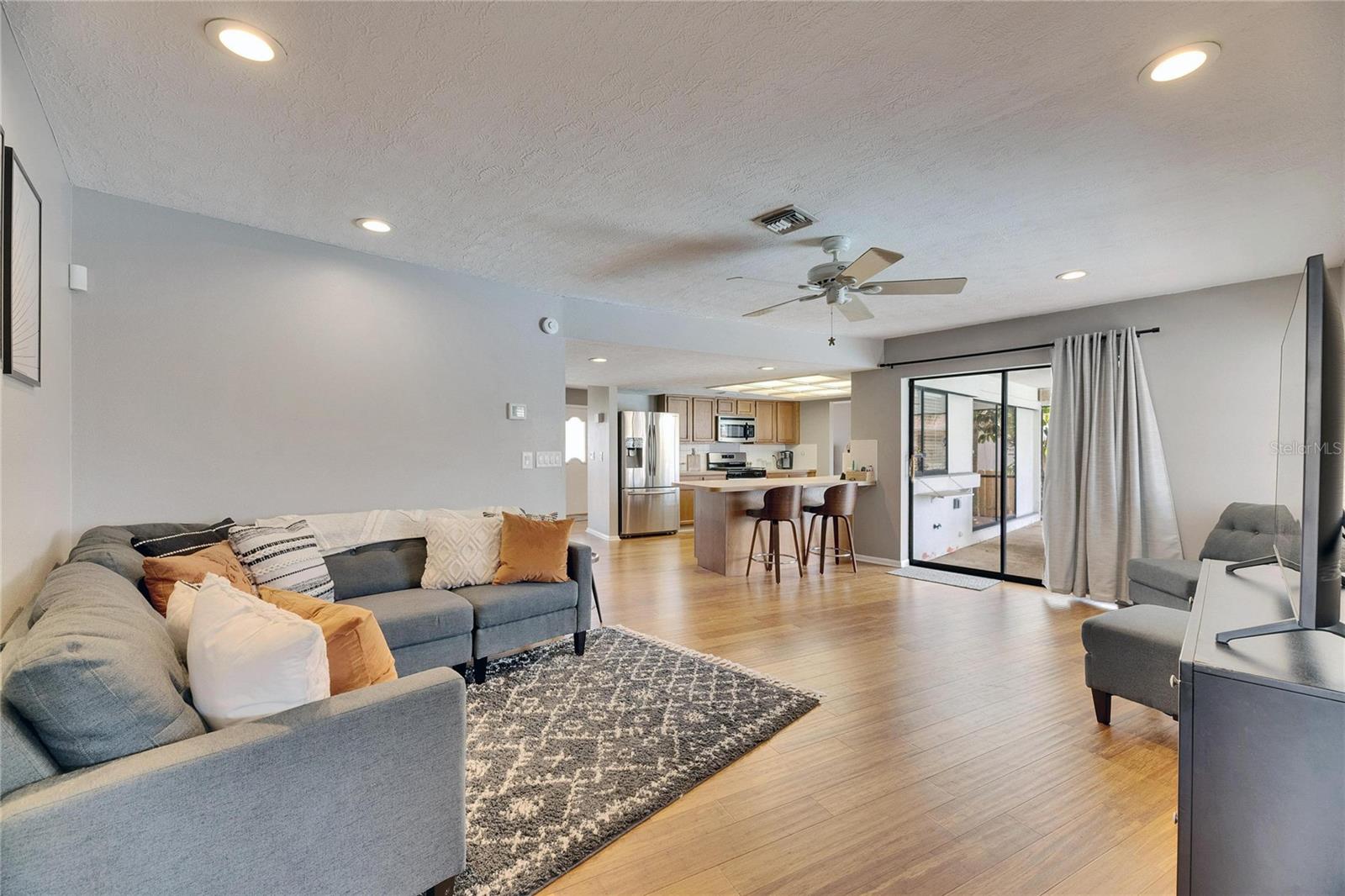 Listing photo id 29 for 811 Eagle Lane
