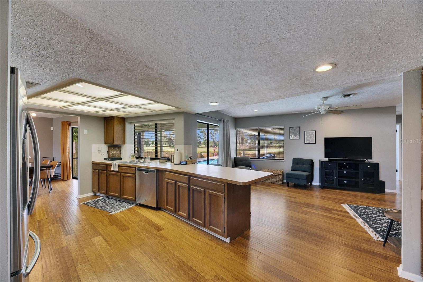 Listing photo id 31 for 811 Eagle Lane