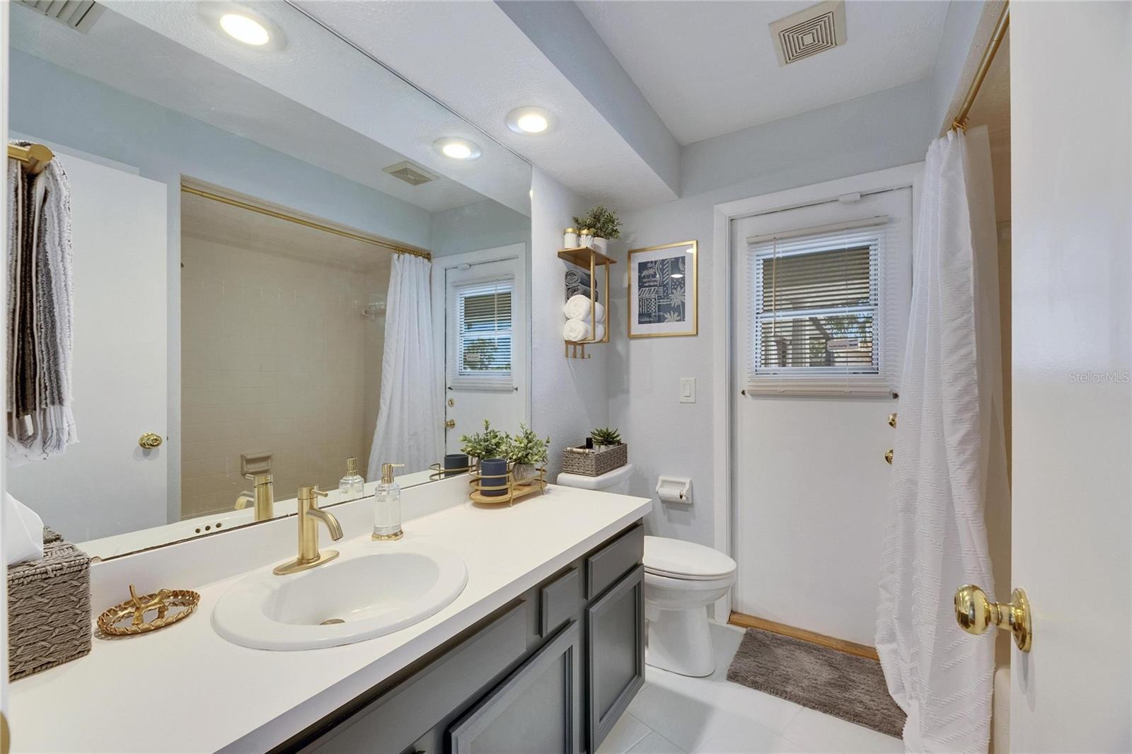 Listing photo id 34 for 811 Eagle Lane