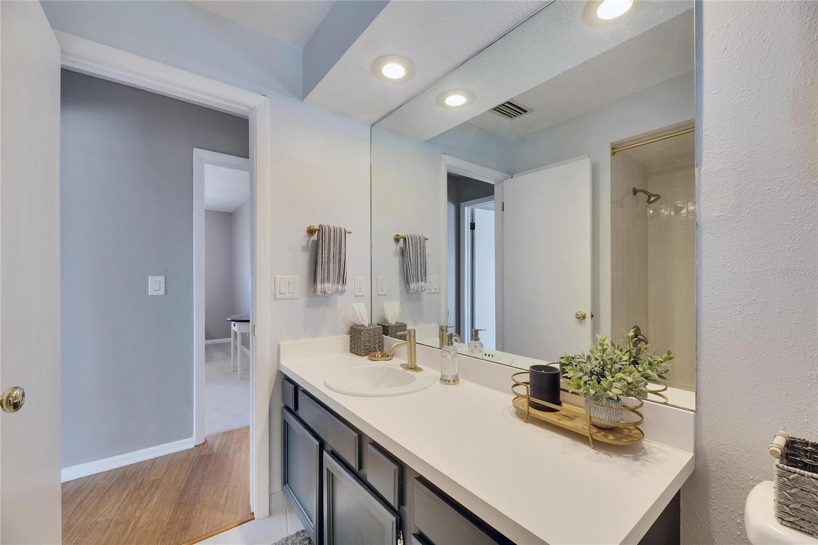 Listing photo id 35 for 811 Eagle Lane