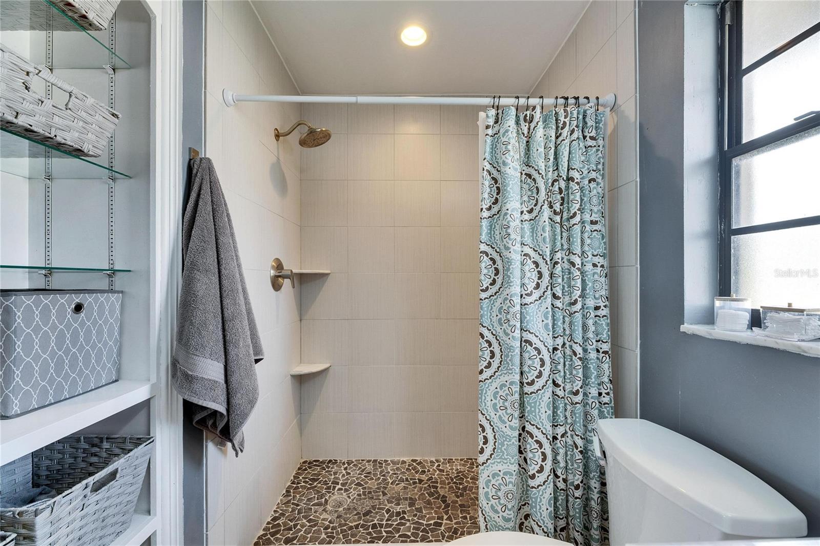 Listing photo id 43 for 811 Eagle Lane