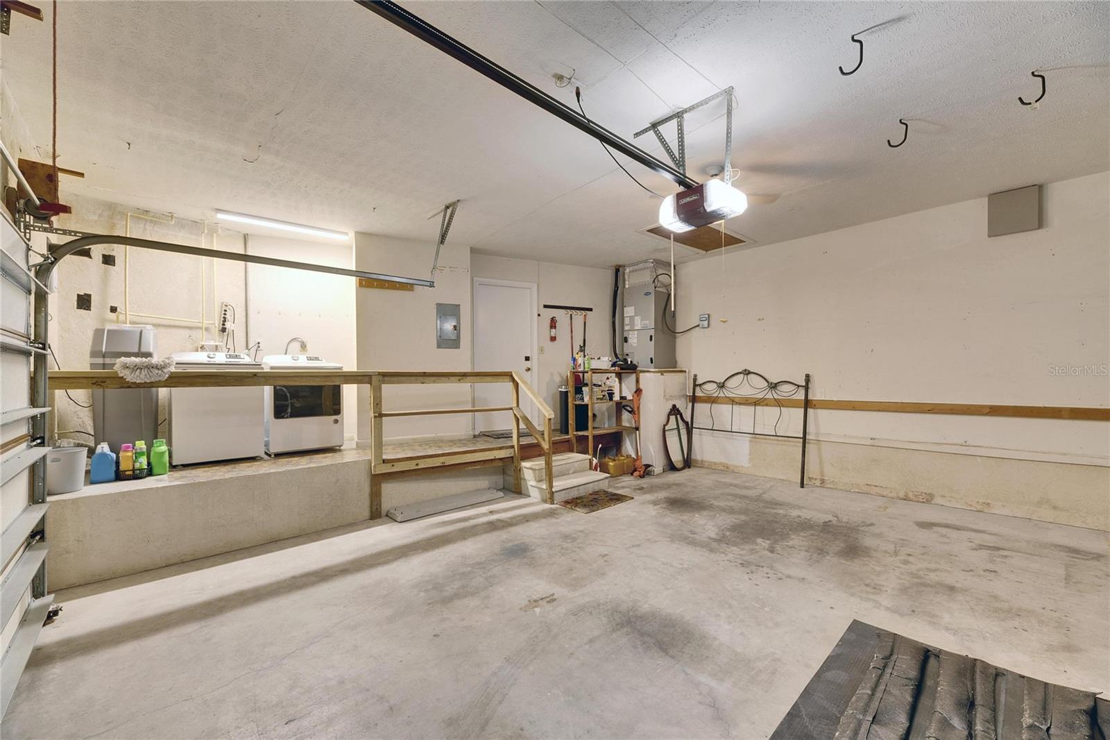 Listing photo id 52 for 811 Eagle Lane