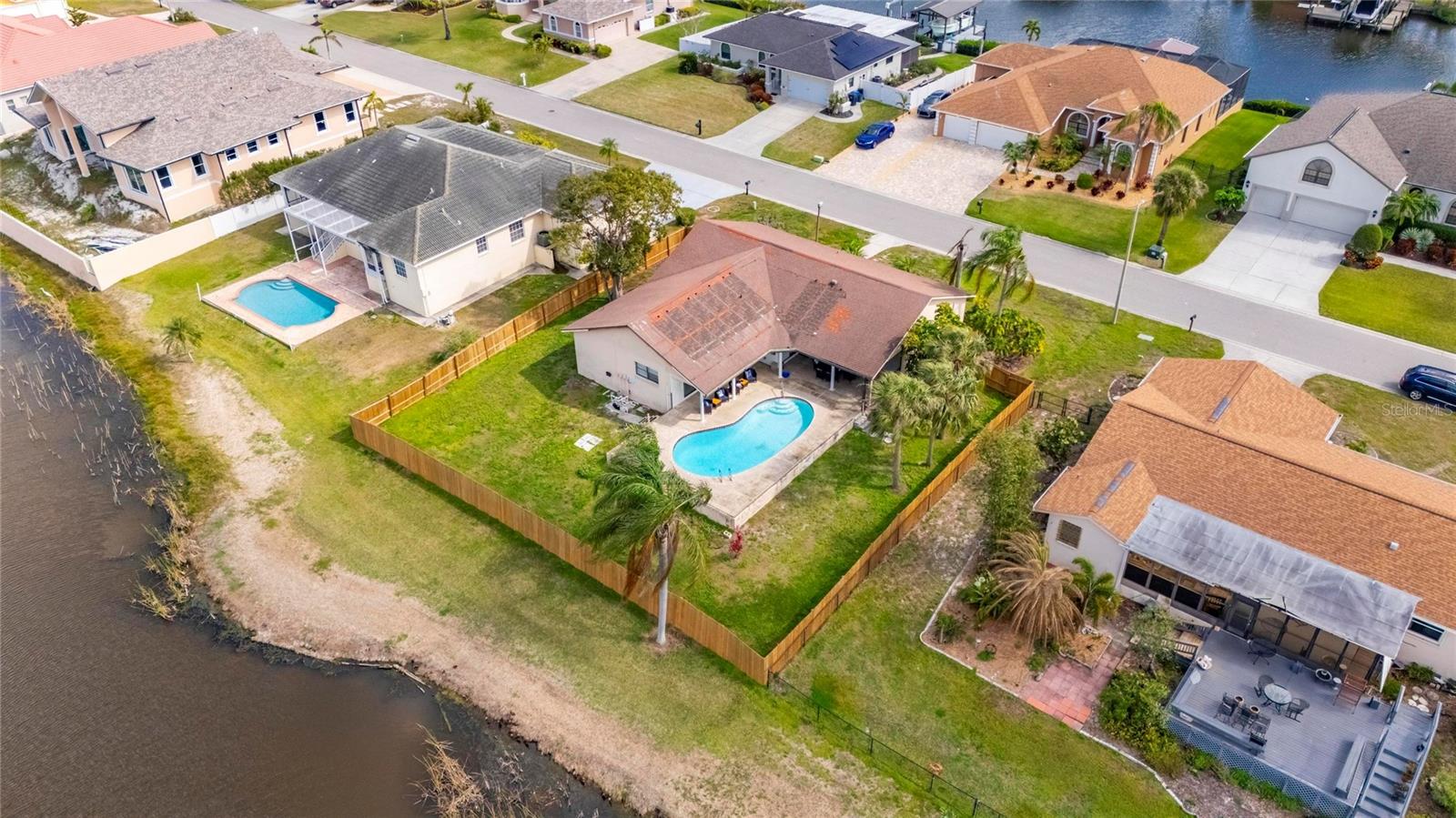 Listing photo id 54 for 811 Eagle Lane
