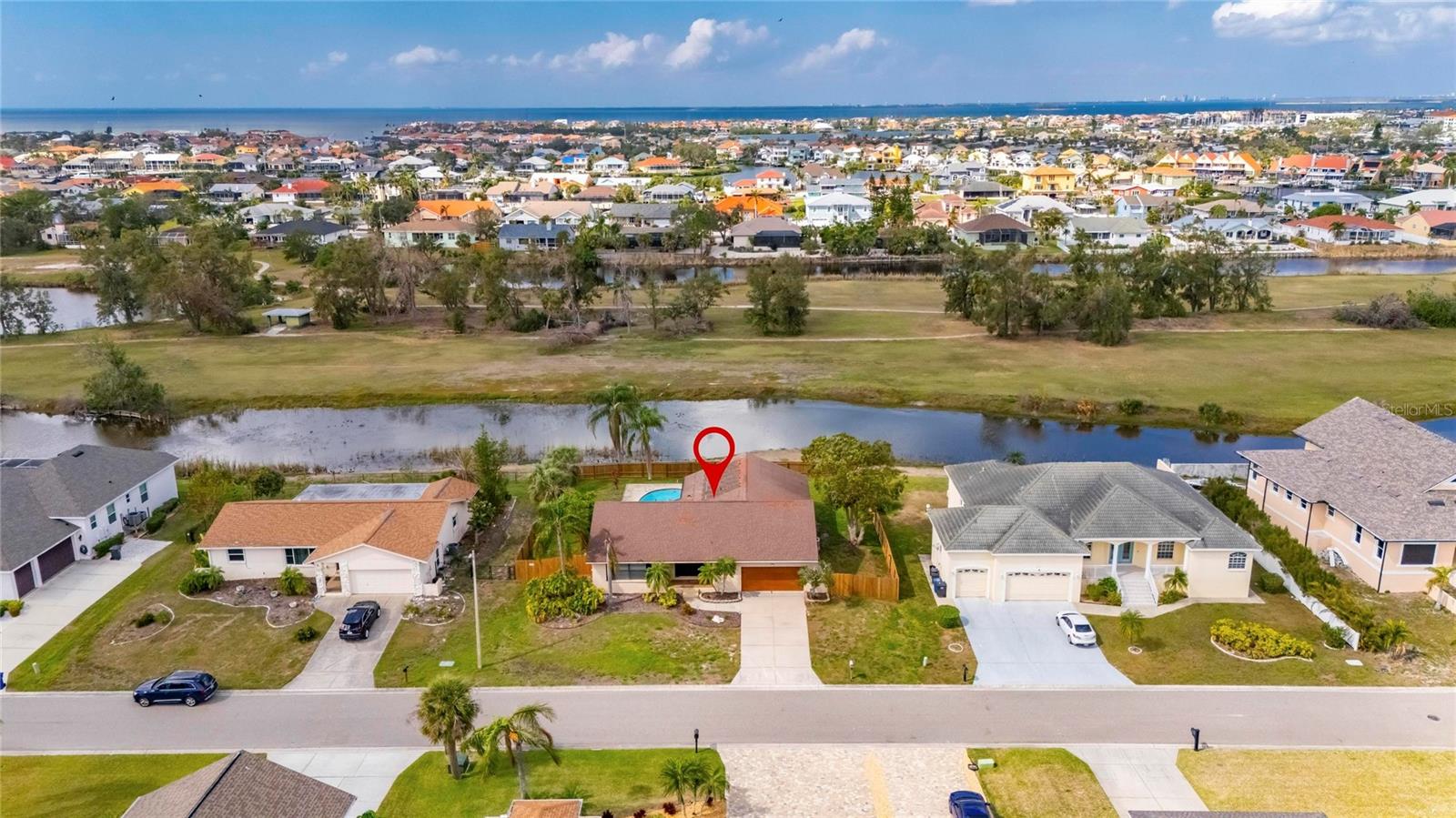 Listing photo id 55 for 811 Eagle Lane