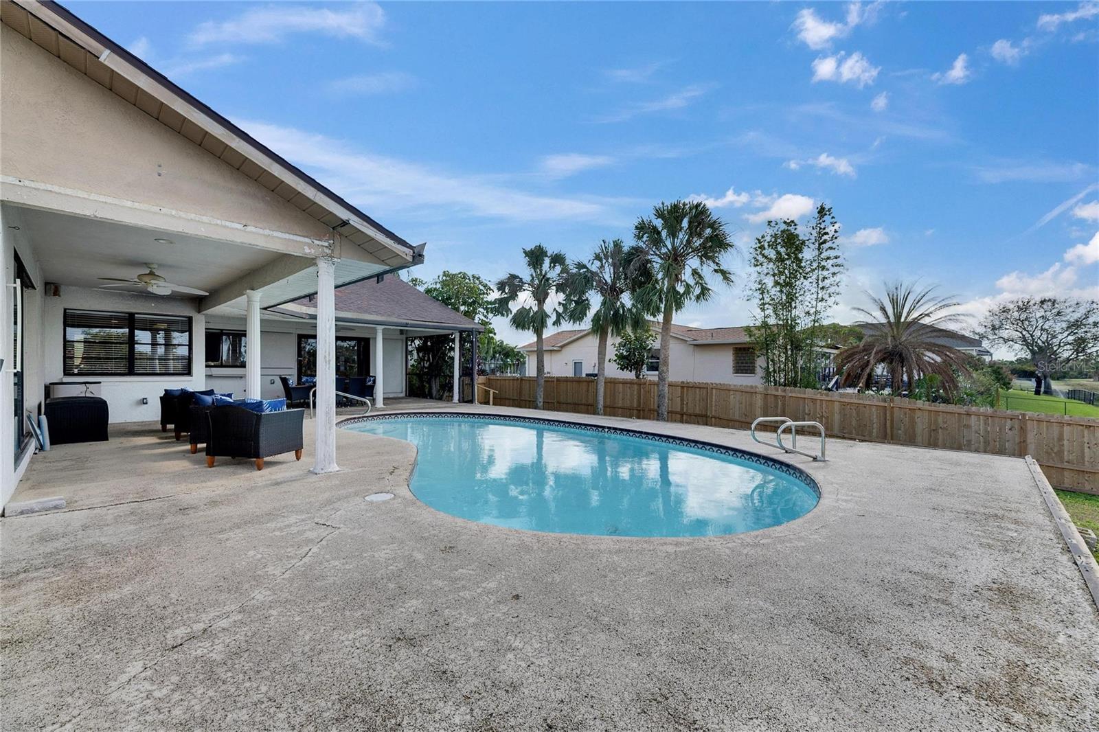 Listing photo id 64 for 811 Eagle Lane