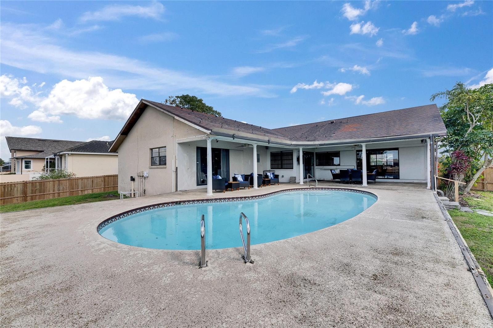 Listing photo id 65 for 811 Eagle Lane