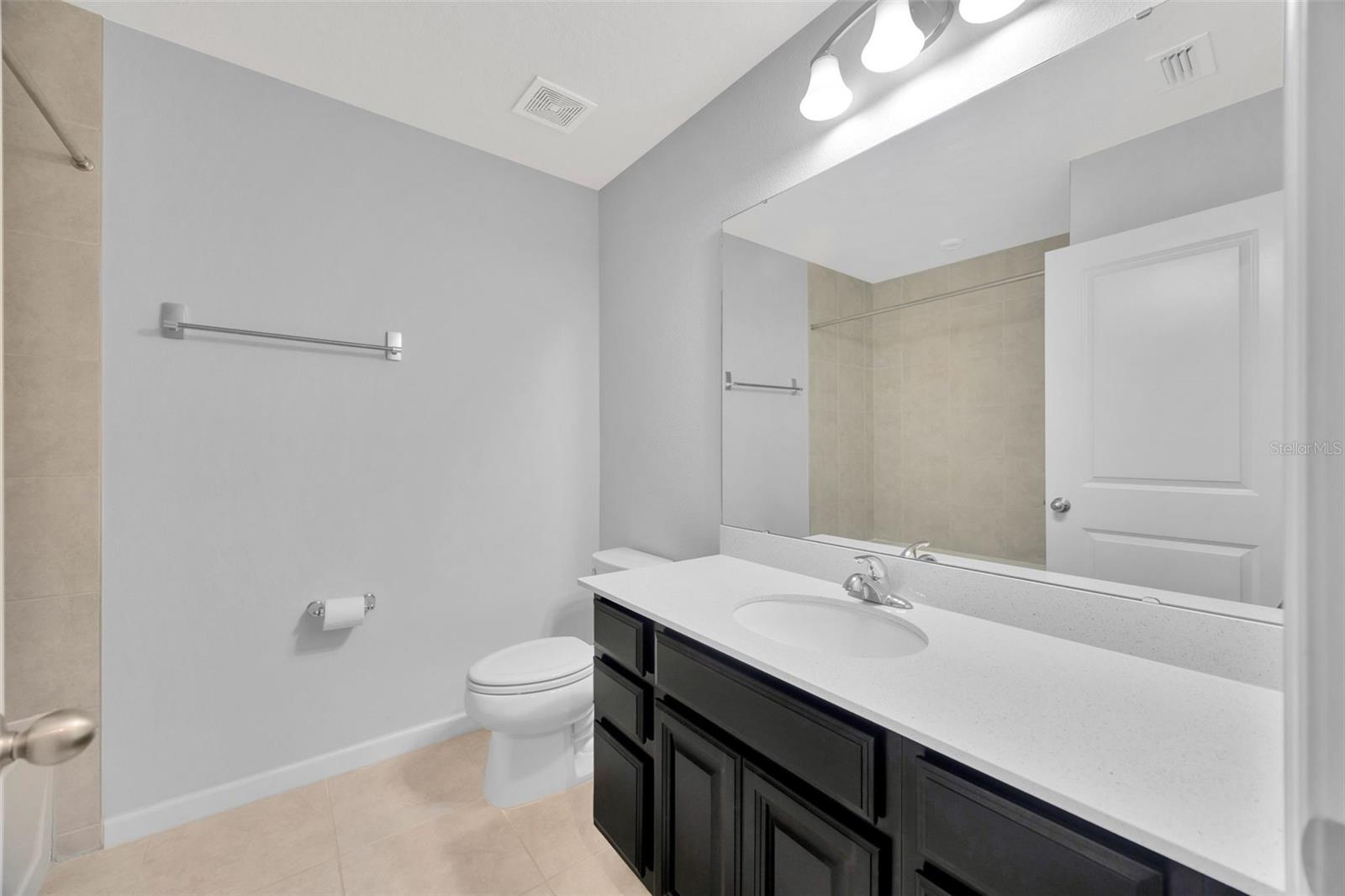 Listing photo id 11 for 2109 Laceflower Drive