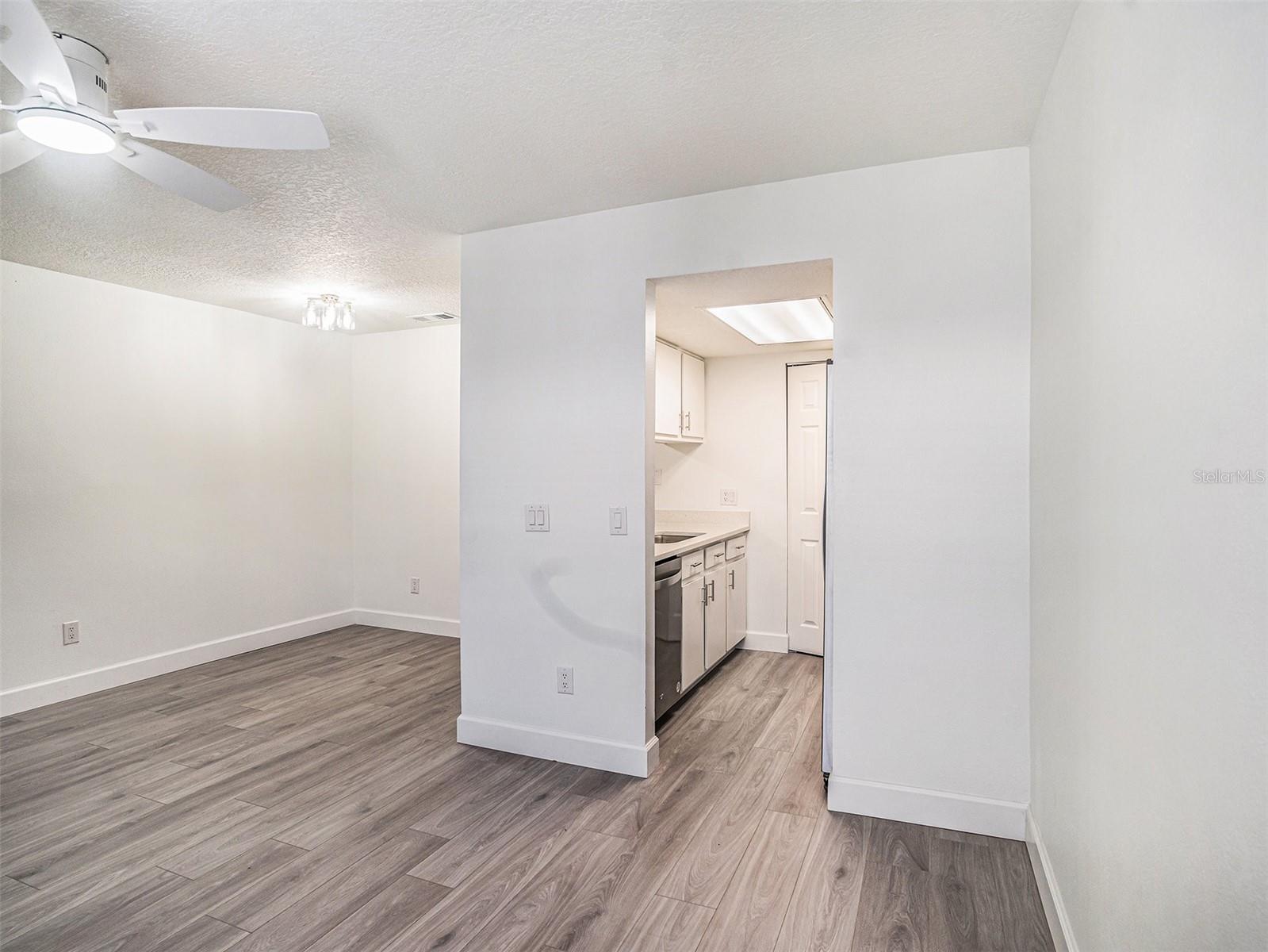 Listing photo id 11 for 4928 Gandy Boulevard G203