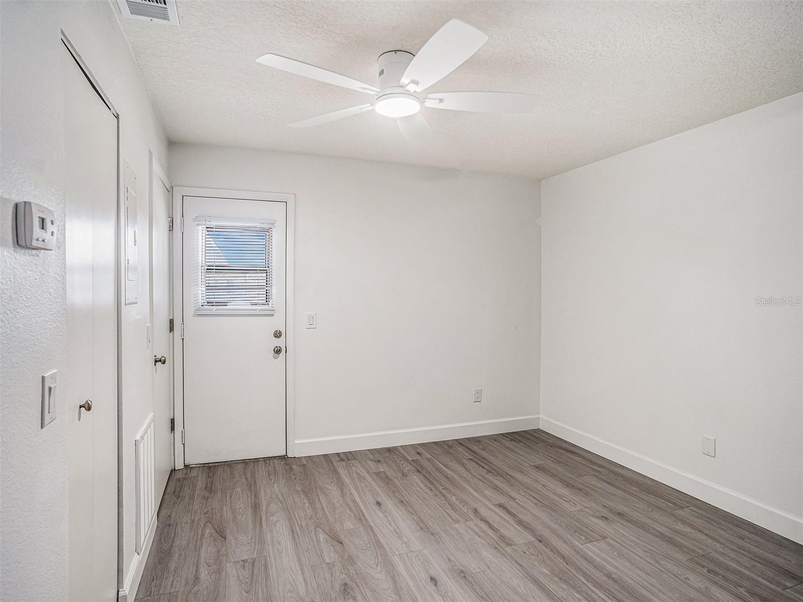 Listing photo id 14 for 4928 Gandy Boulevard G203