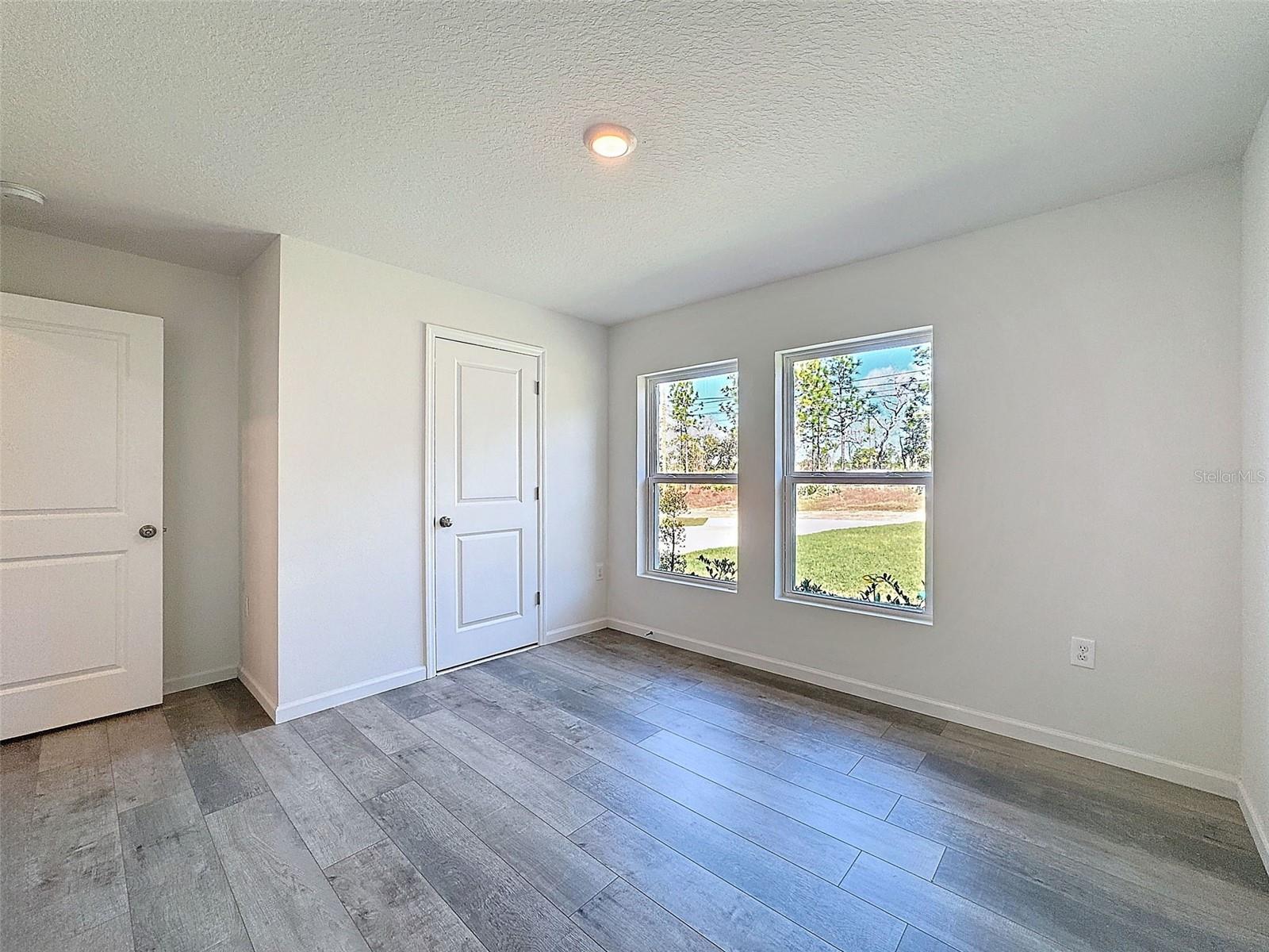 Listing photo id 11 for 6714 Darlington Drive