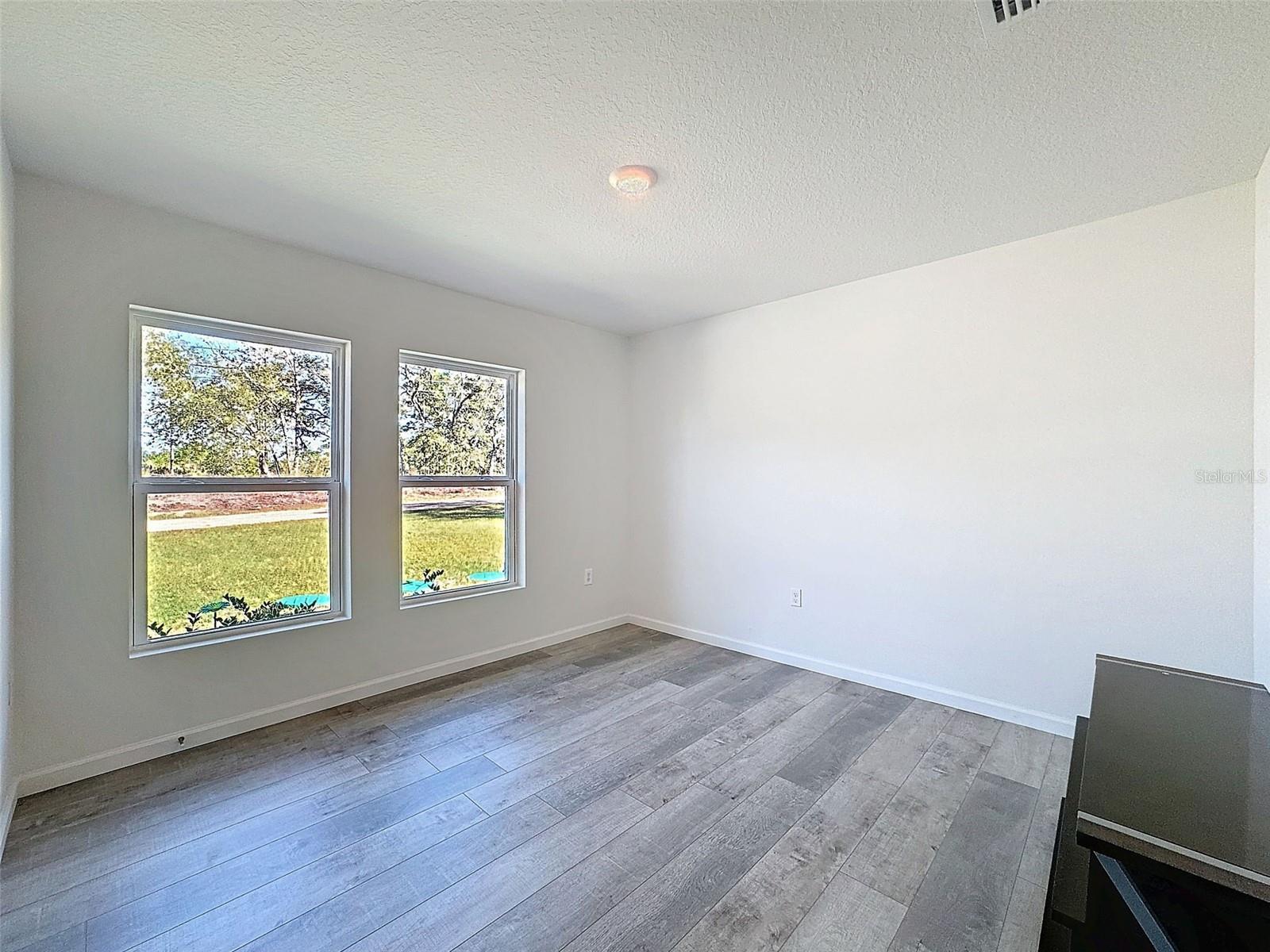 Listing photo id 12 for 6714 Darlington Drive