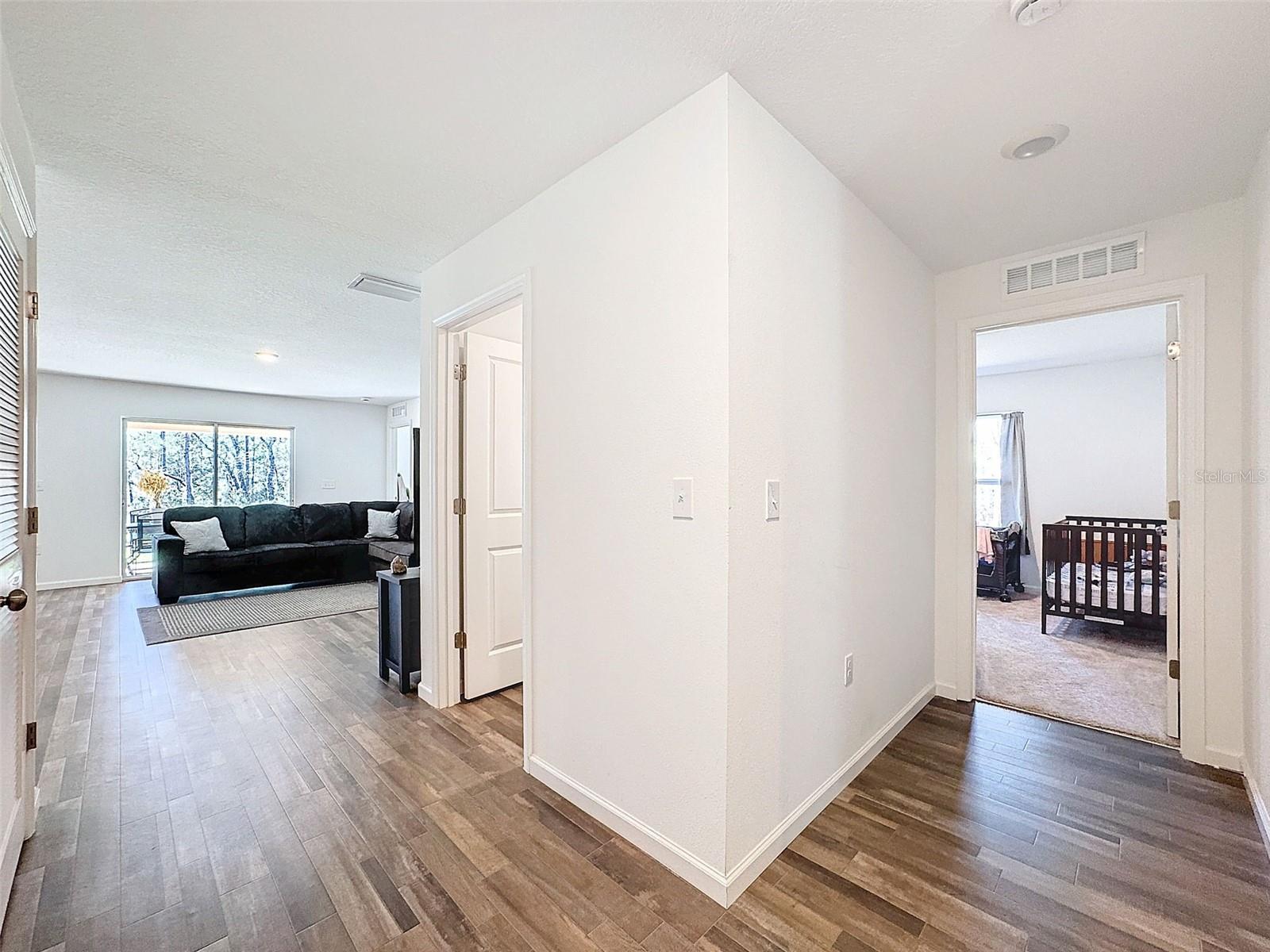 Listing photo id 17 for 6714 Darlington Drive