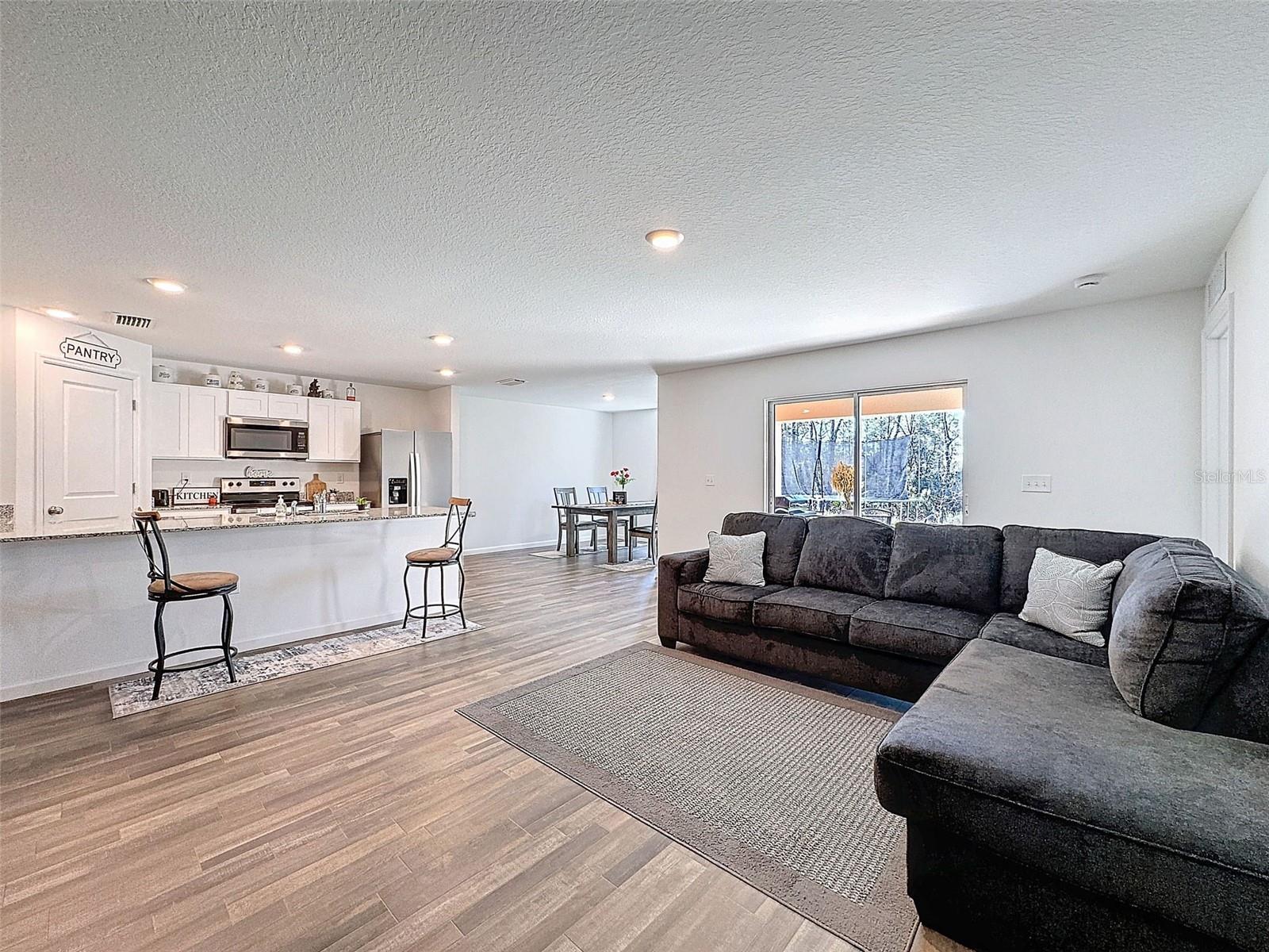 Listing photo id 21 for 6714 Darlington Drive