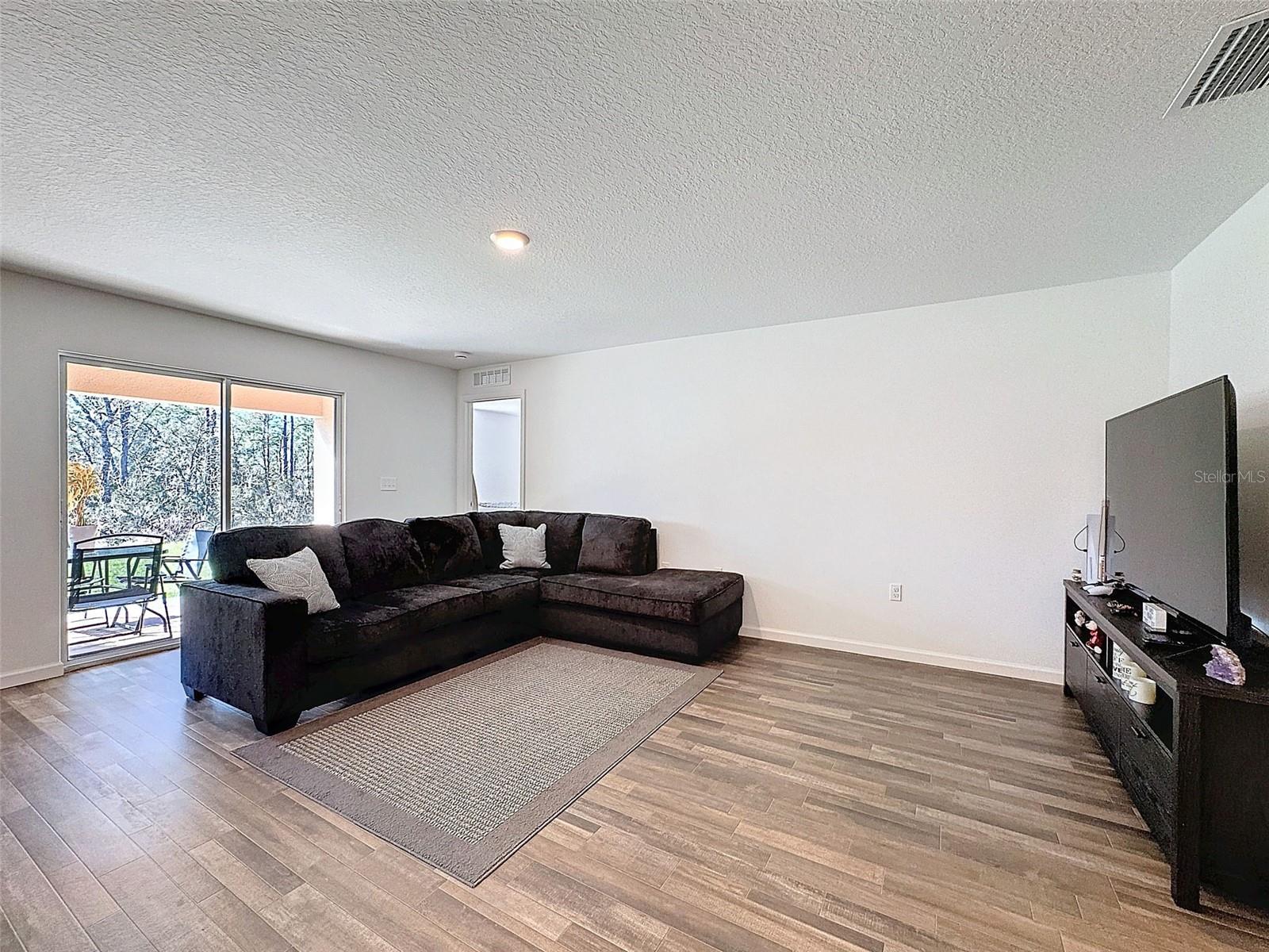 Listing photo id 24 for 6714 Darlington Drive