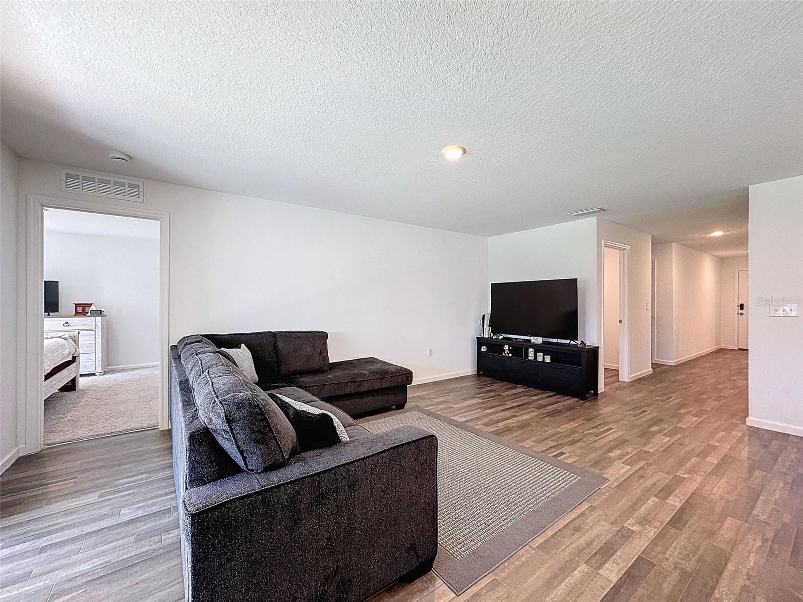 Listing photo id 25 for 6714 Darlington Drive