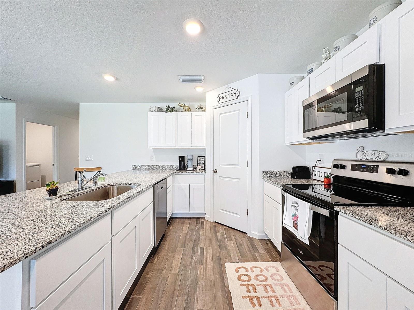Listing photo id 26 for 6714 Darlington Drive