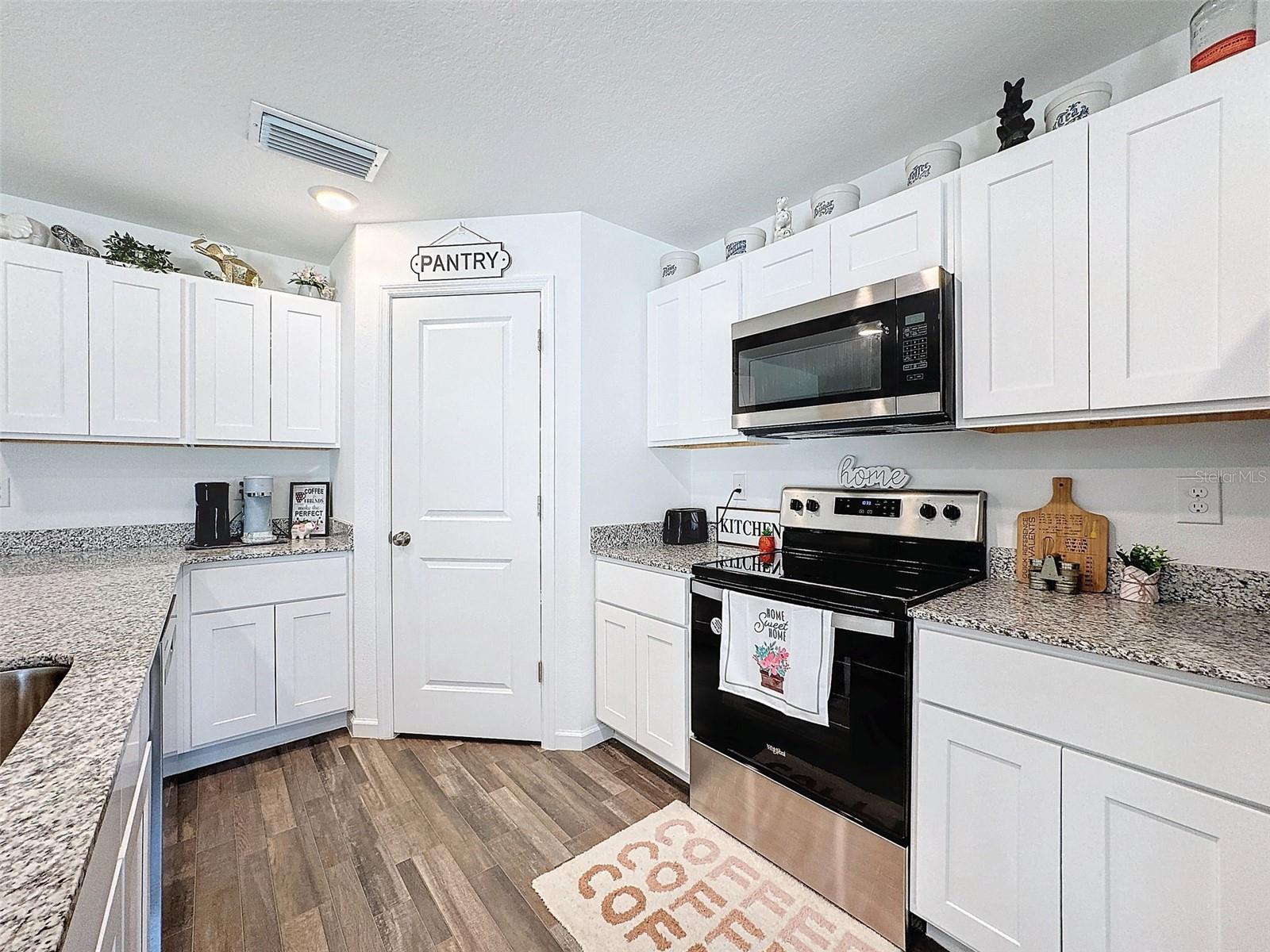 Listing photo id 27 for 6714 Darlington Drive
