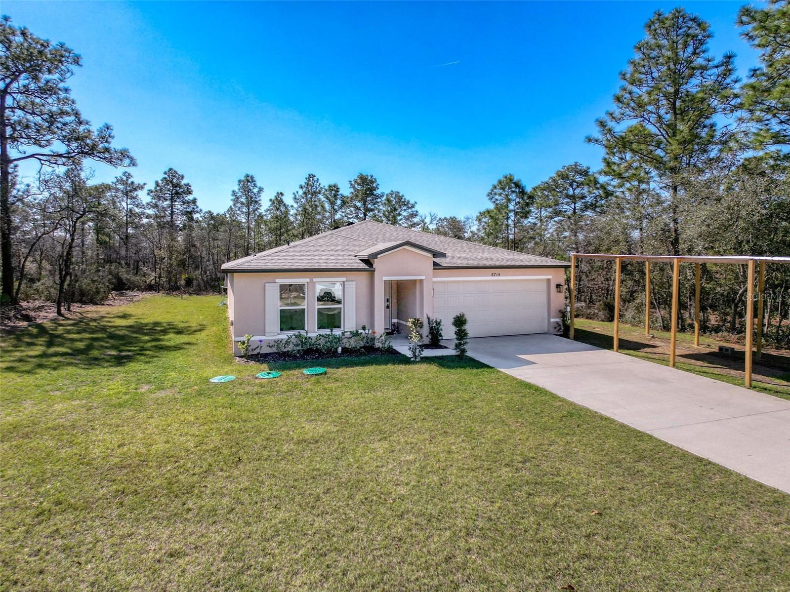 Listing photo id 2 for 6714 Darlington Drive