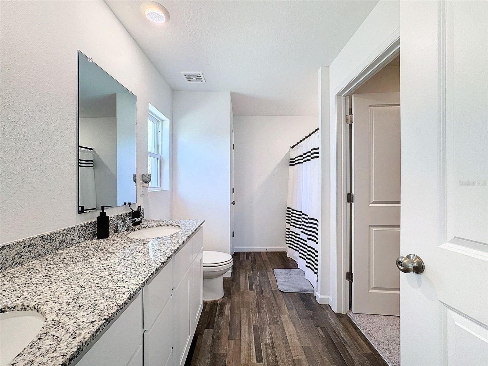 Listing photo id 38 for 6714 Darlington Drive