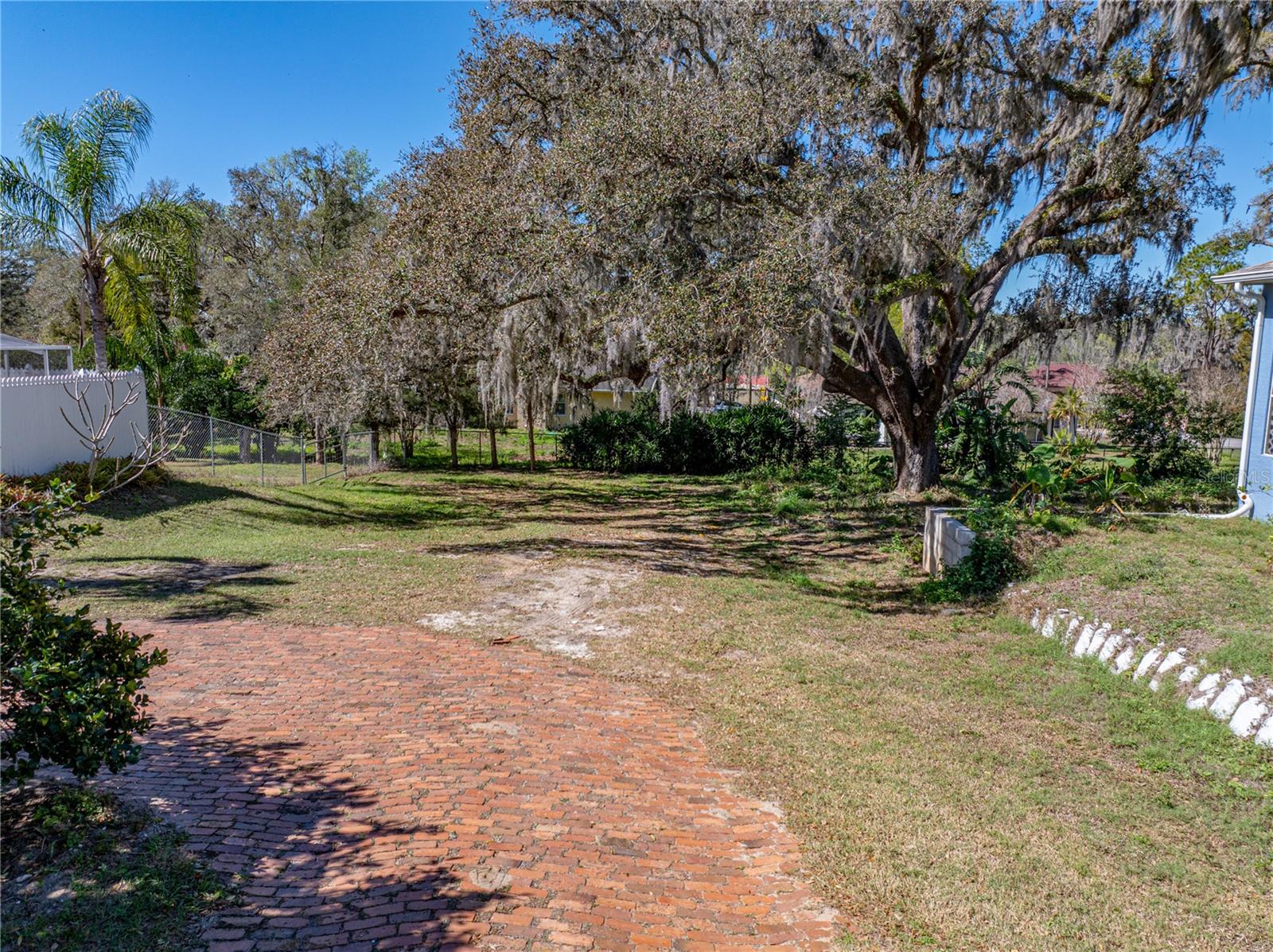 Listing photo id 59 for 10925 Fort King Road