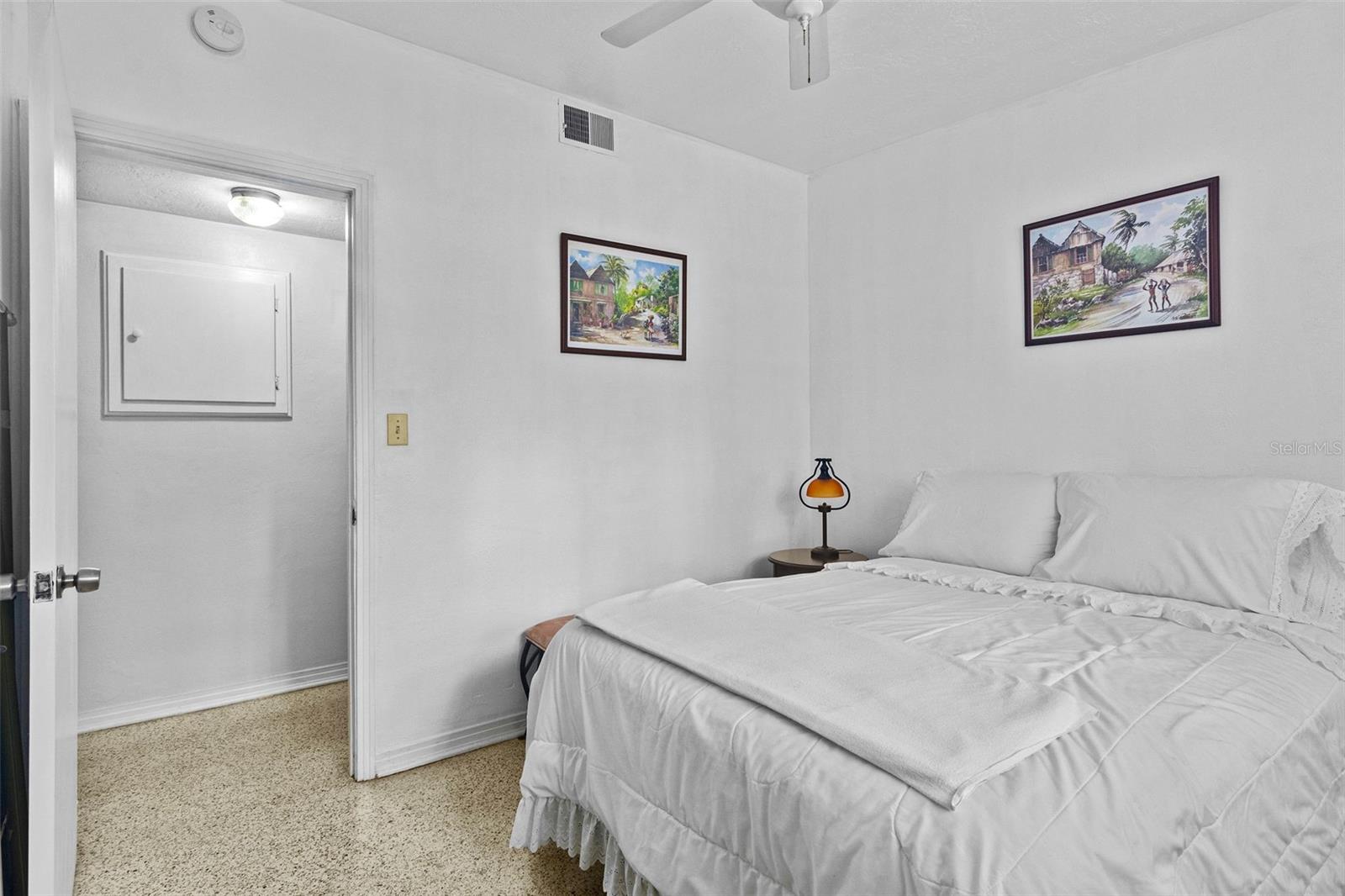 Listing photo id 20 for 410 Berwick Avenue