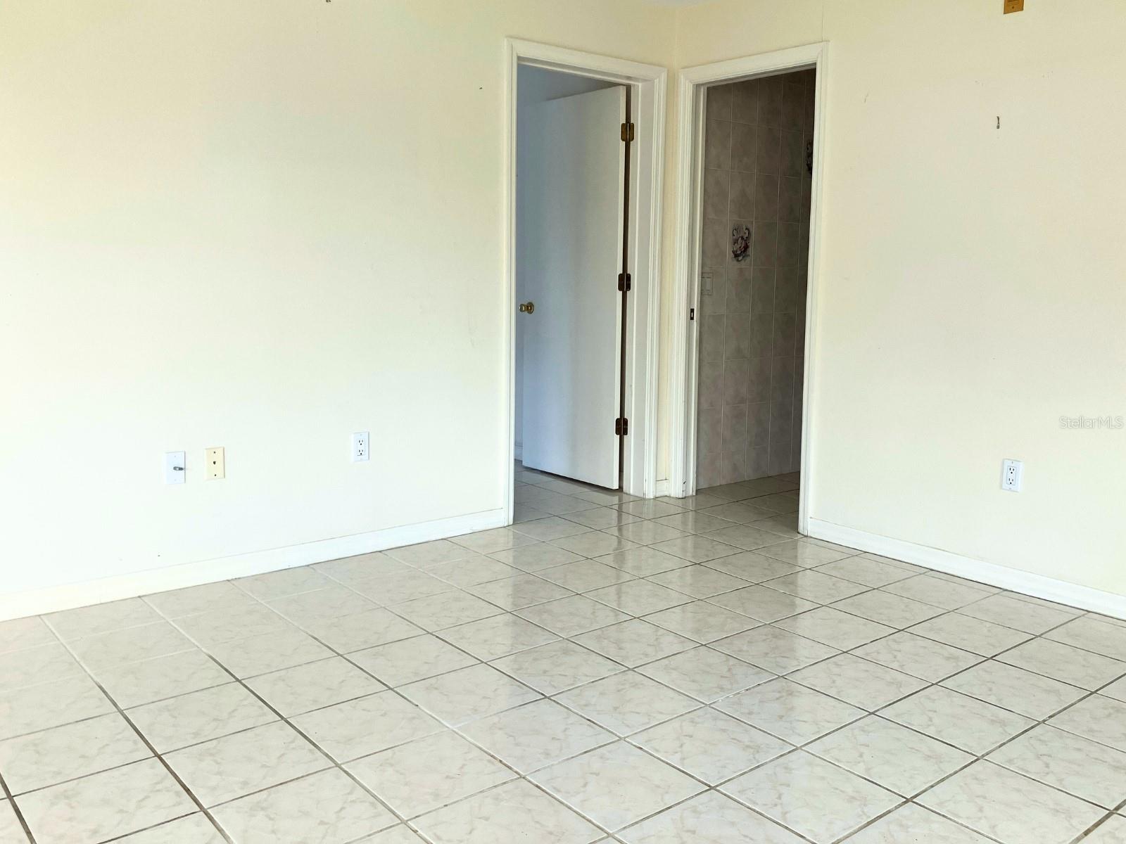 Image 9 of 33 For 2210 Vista Del Sol Circle #519