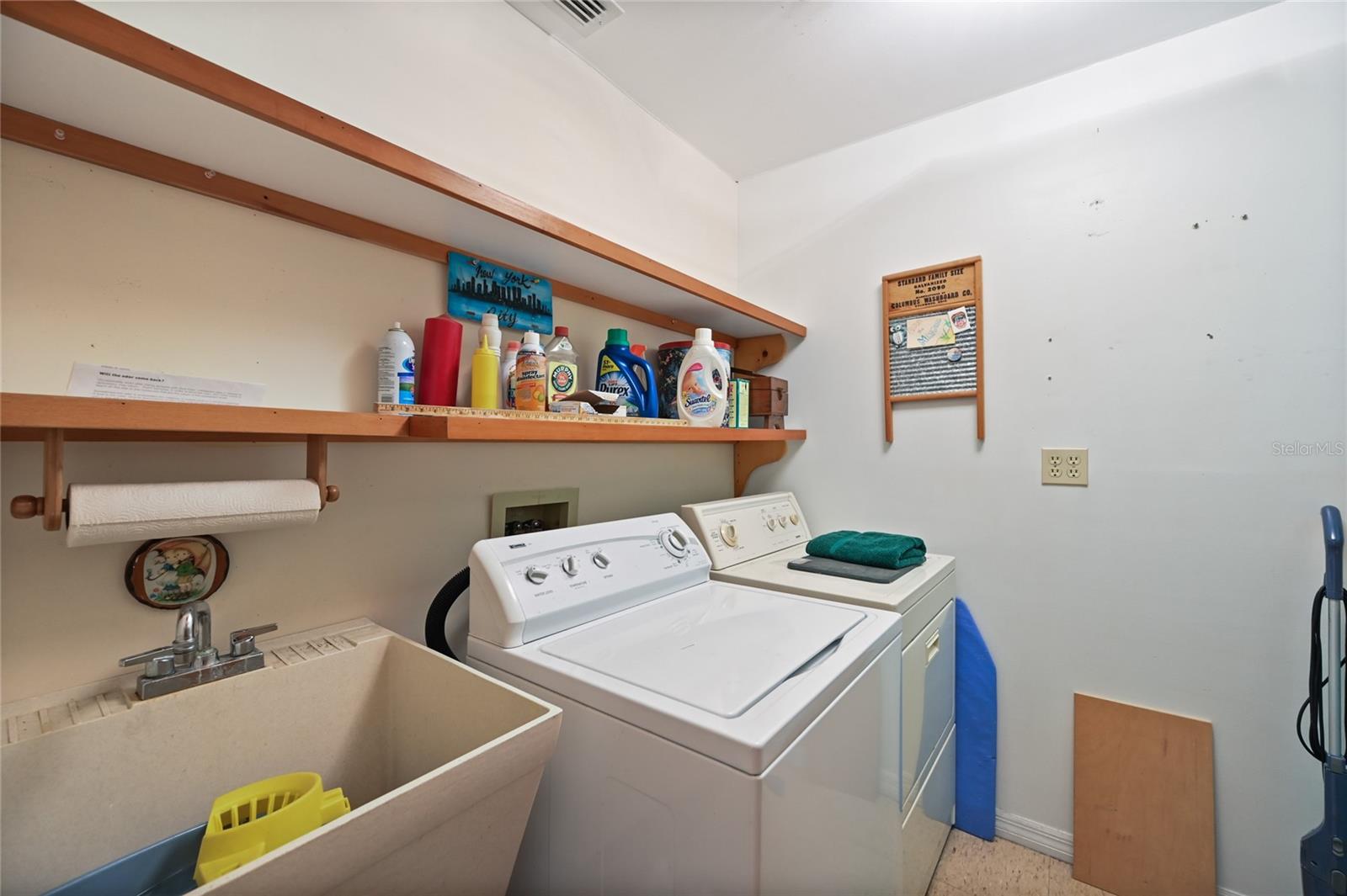 Image 26 of 41 For 103 Tahiti Circle