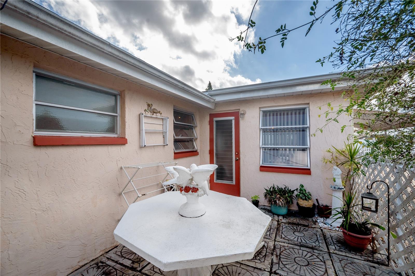 Listing photo id 20 for 1133 Powersong Street