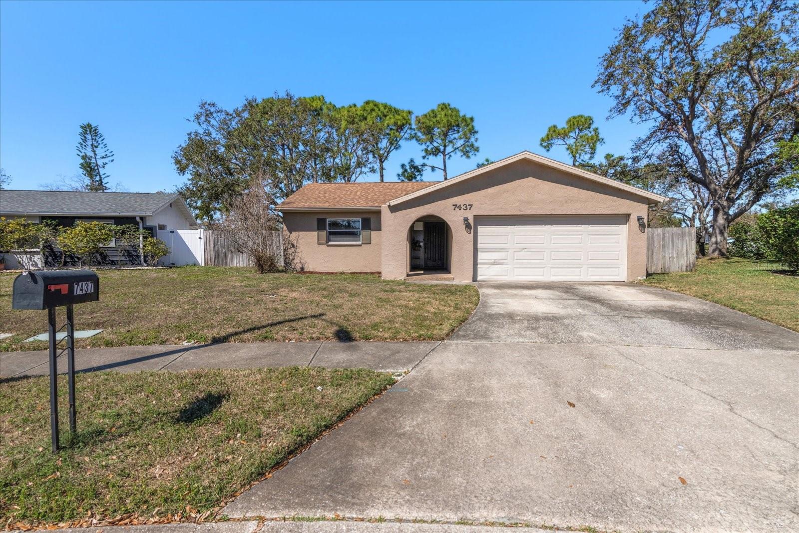 Listing photo id 26 for 7437 118th Drive