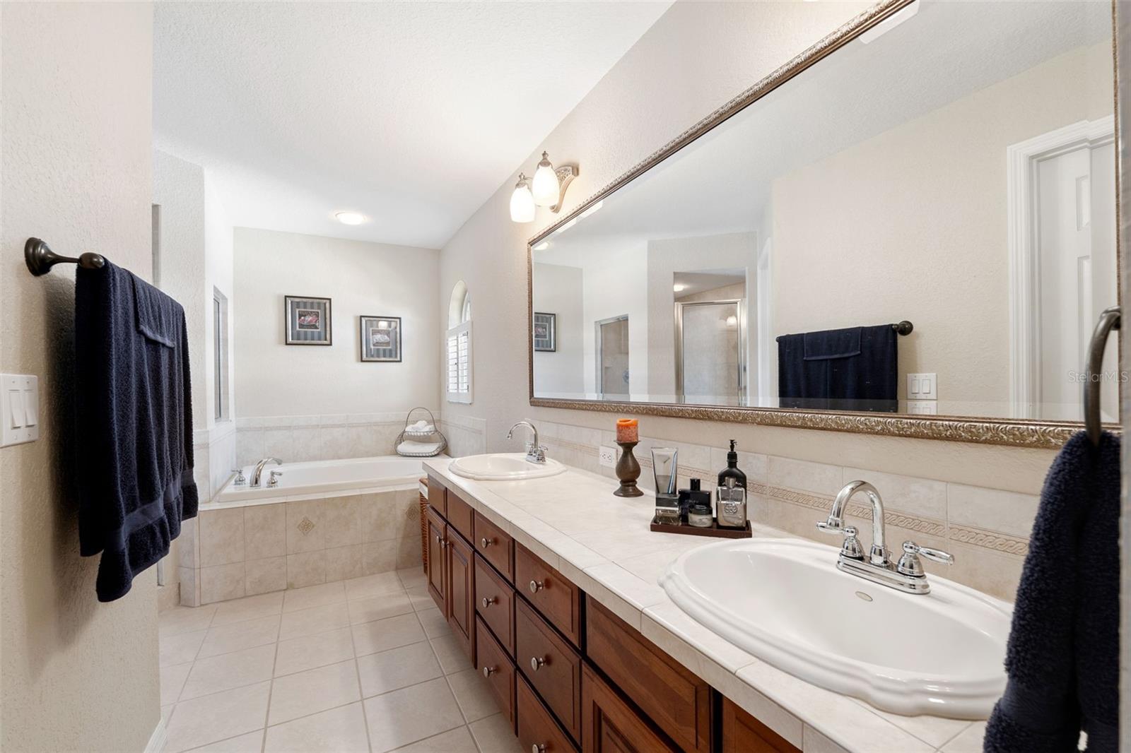 Listing photo id 26 for 5815 Dory Way