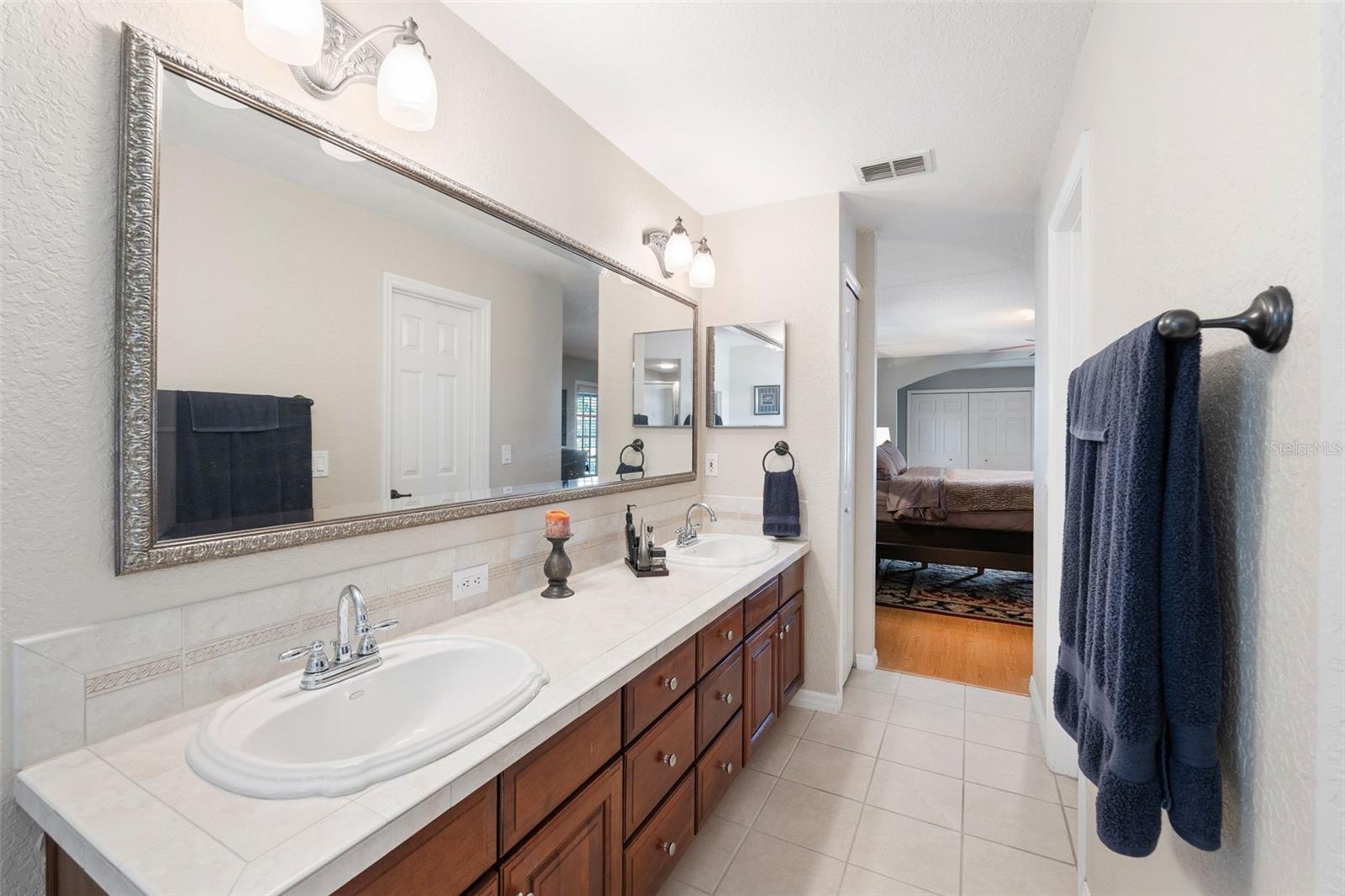 Listing photo id 28 for 5815 Dory Way