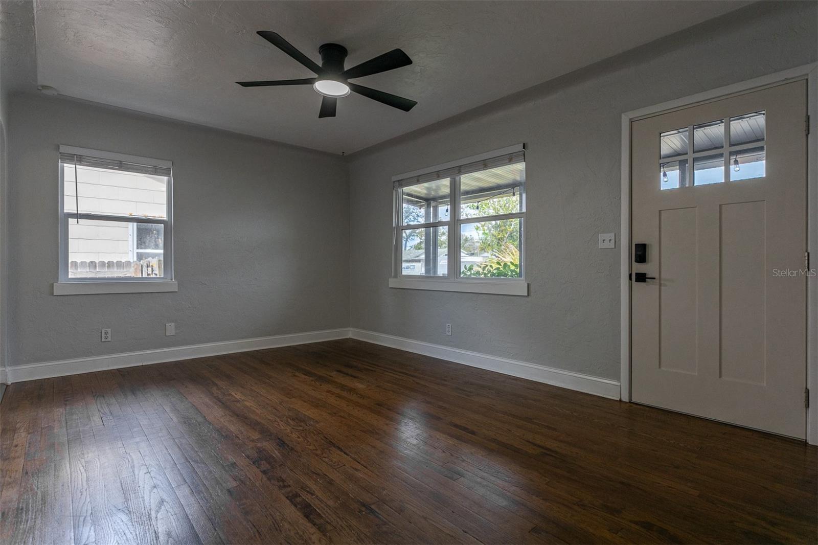 Image 10 of 41 For 2454 15th Avenue N