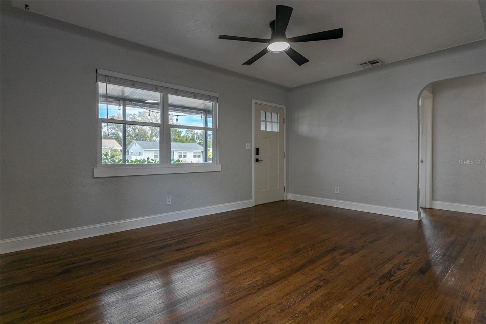 Image 11 of 41 For 2454 15th Avenue N