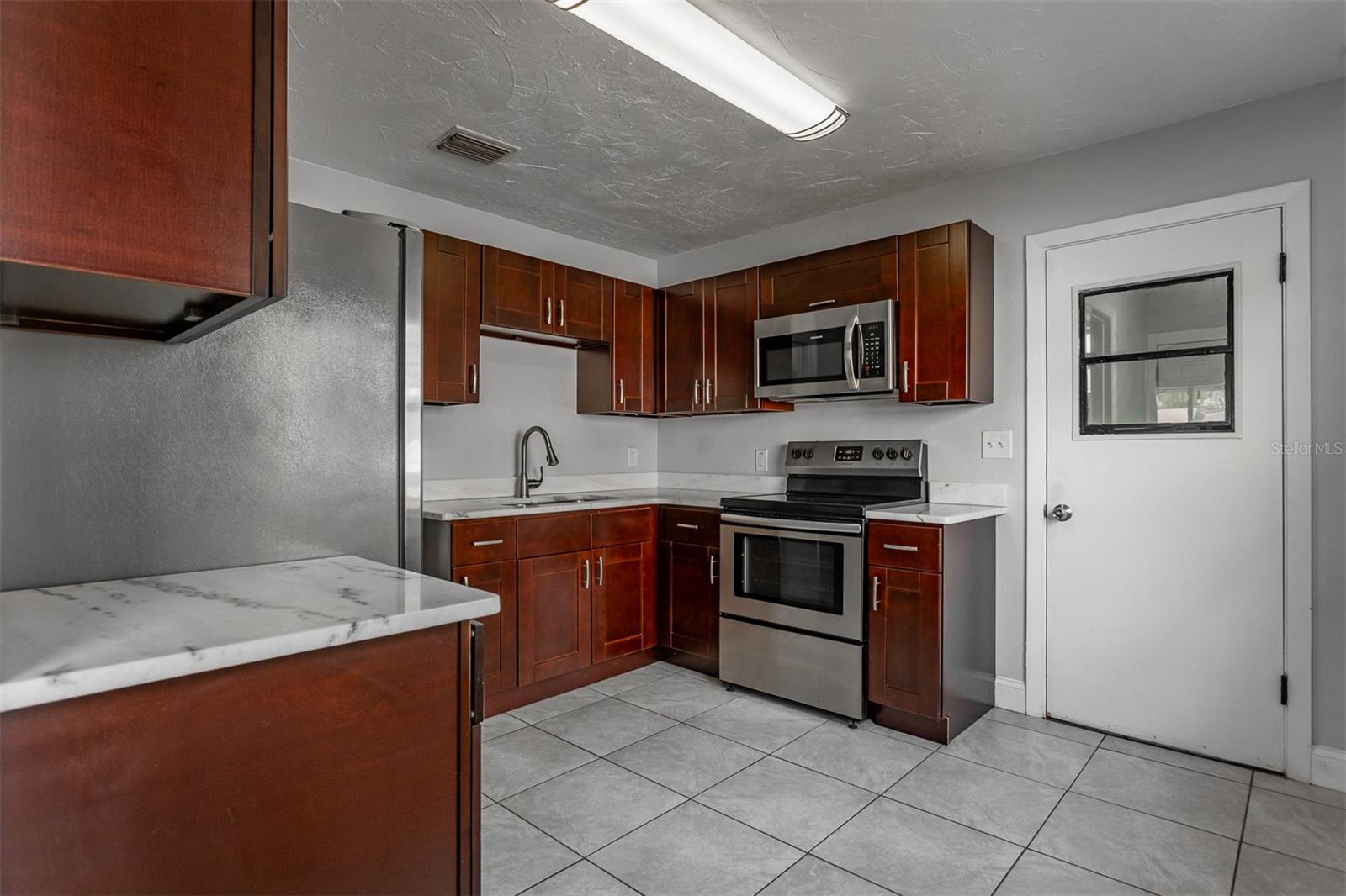 Image 12 of 41 For 2454 15th Avenue N