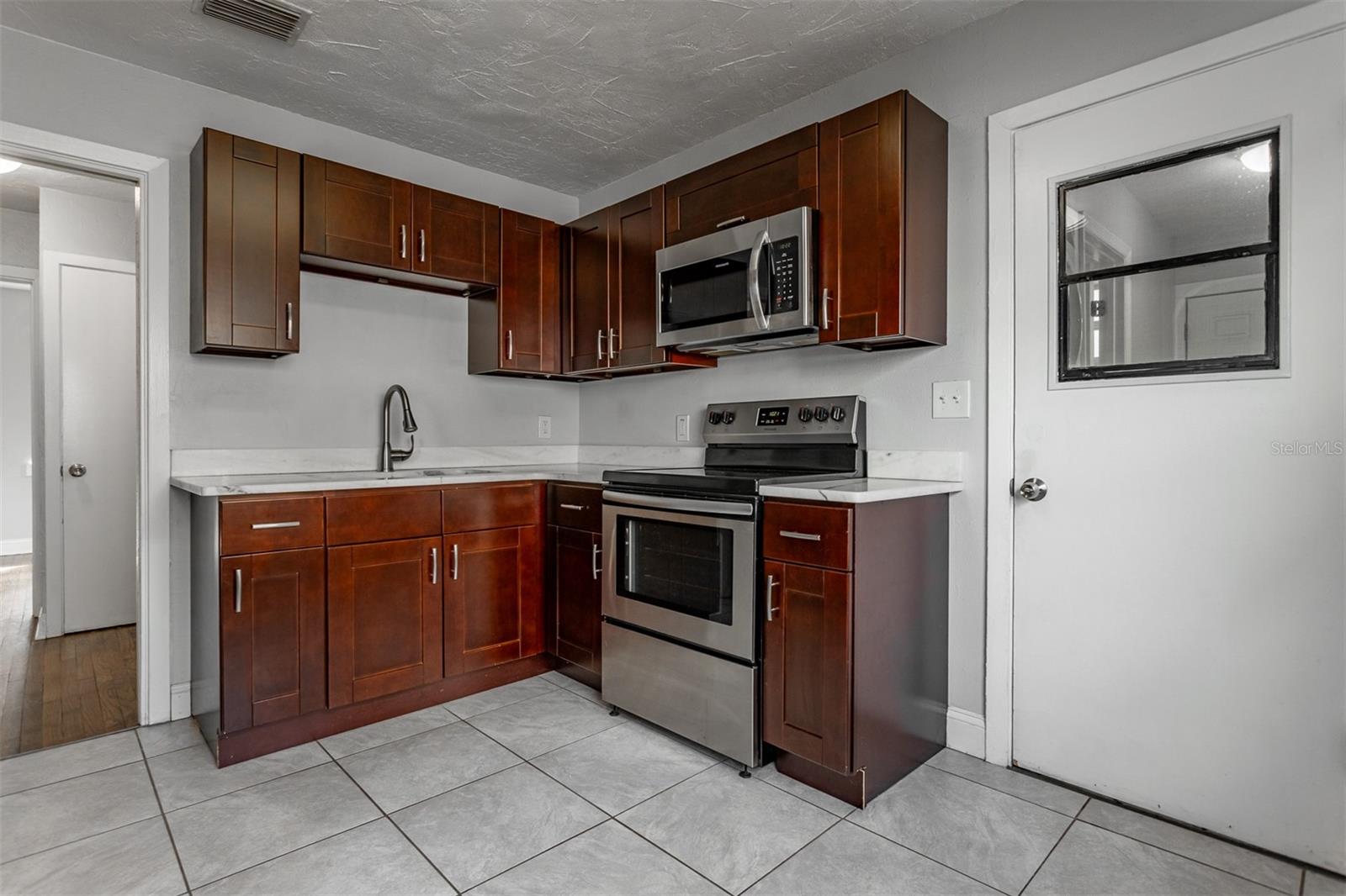 Image 14 of 41 For 2454 15th Avenue N