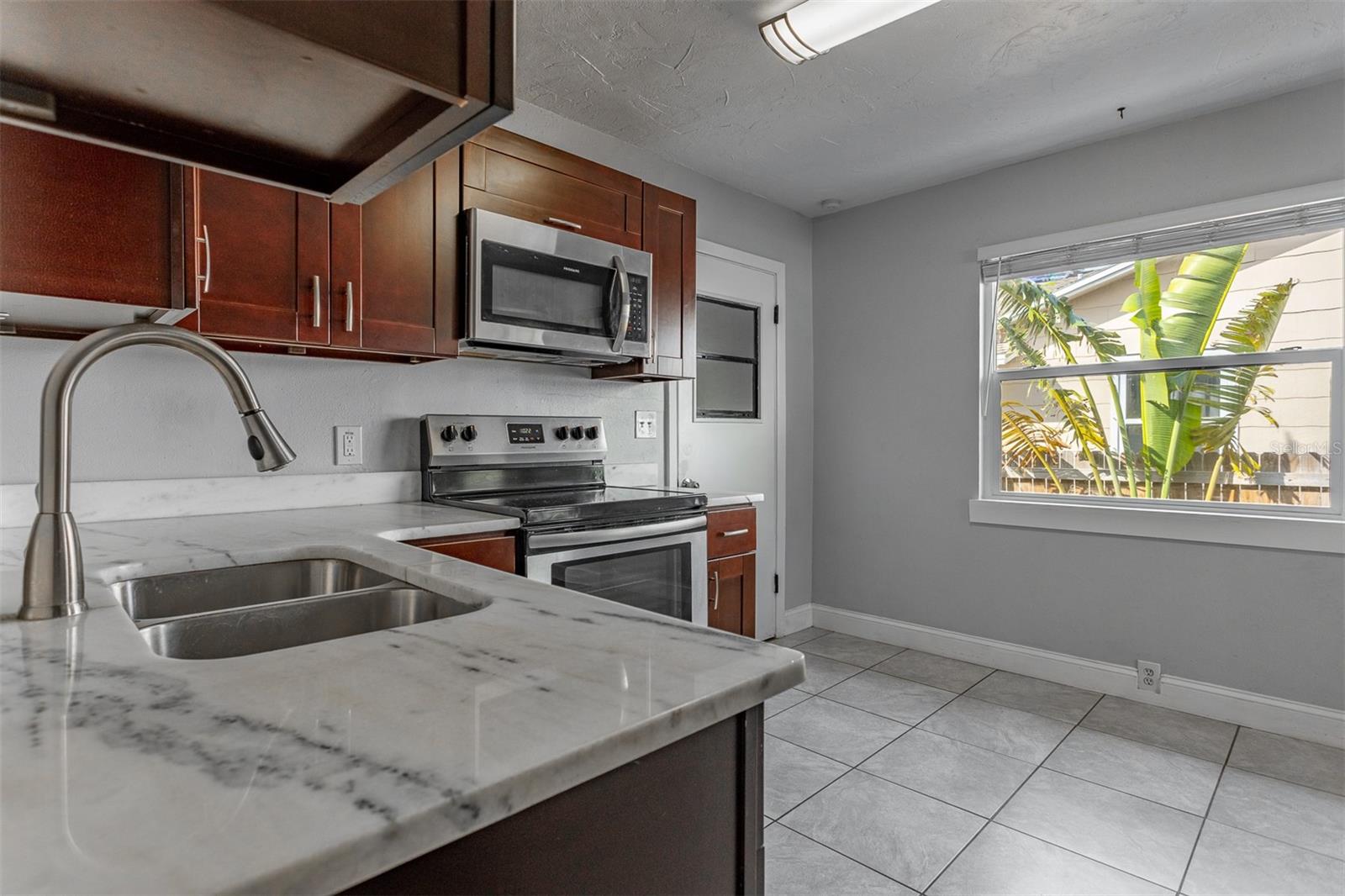 Image 17 of 41 For 2454 15th Avenue N