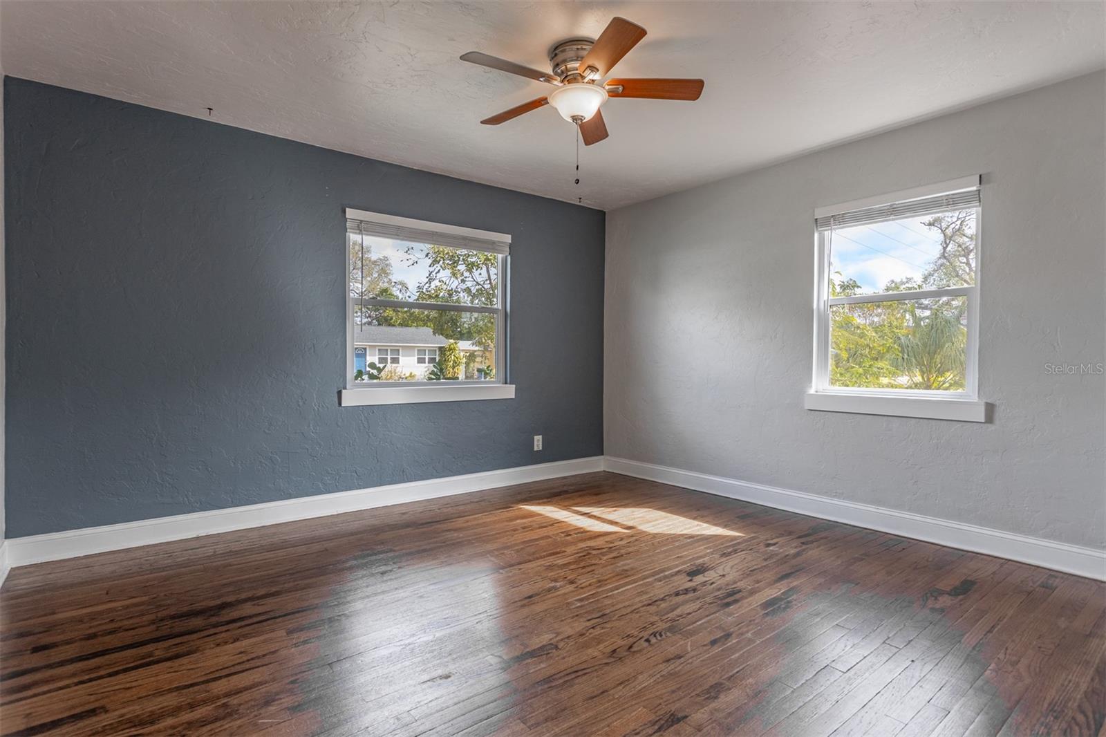 Image 18 of 41 For 2454 15th Avenue N