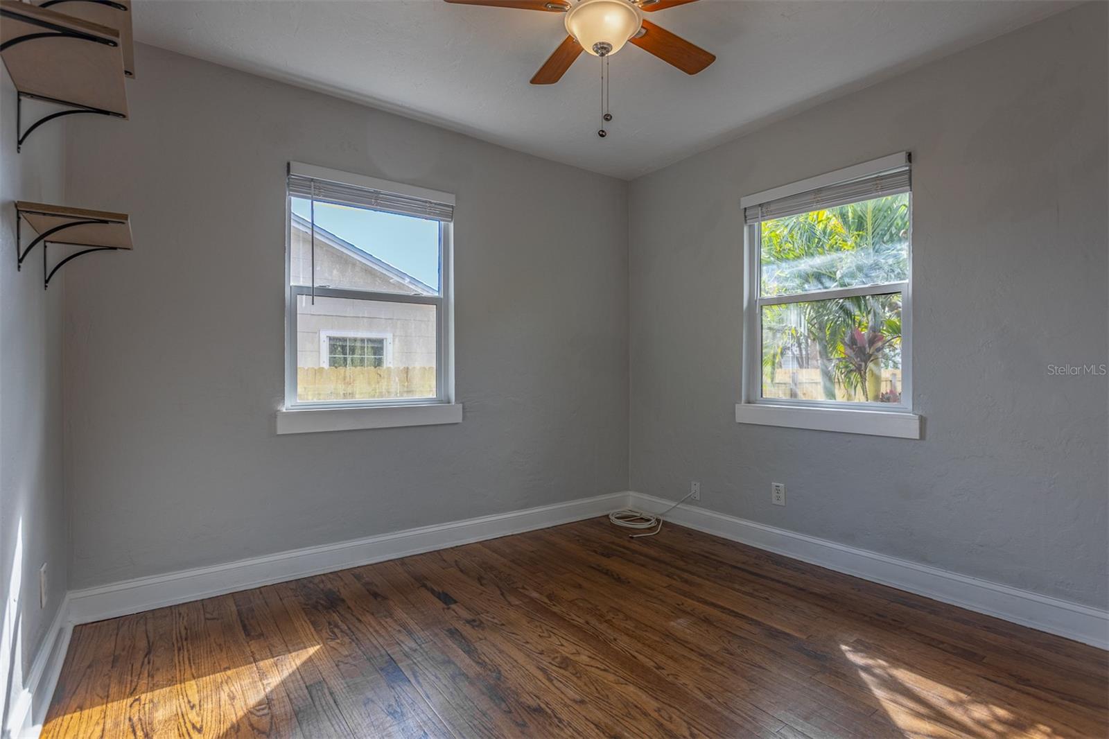 Image 19 of 41 For 2454 15th Avenue N