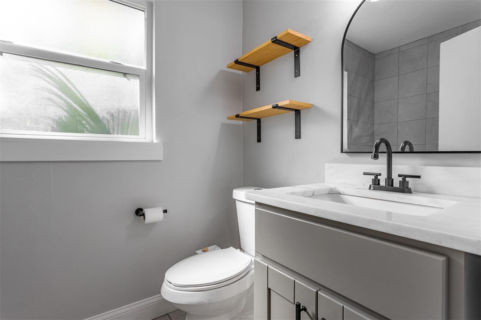 Image 22 of 41 For 2454 15th Avenue N