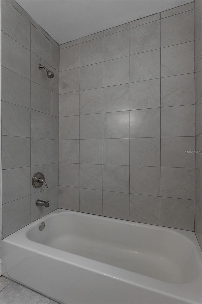 Image 25 of 41 For 2454 15th Avenue N
