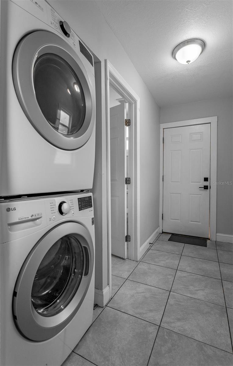 Image 27 of 41 For 2454 15th Avenue N