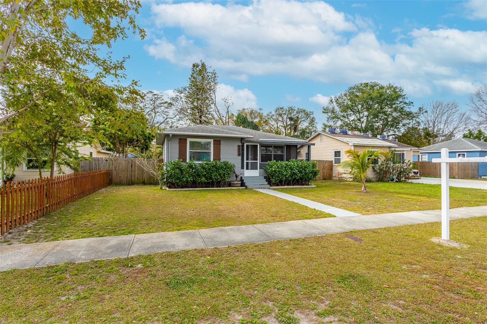 Image 5 of 41 For 2454 15th Avenue N