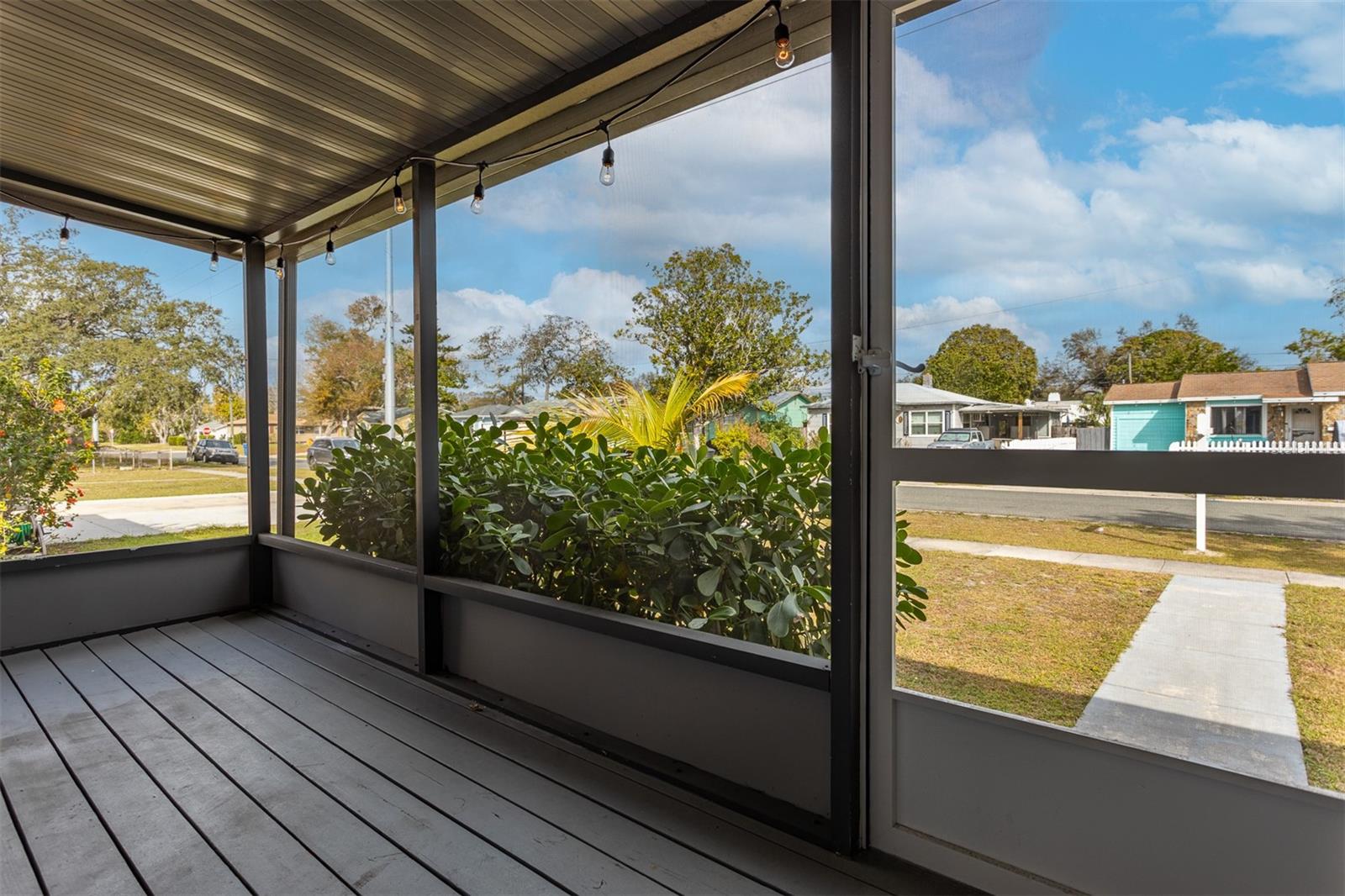 Image 7 of 41 For 2454 15th Avenue N