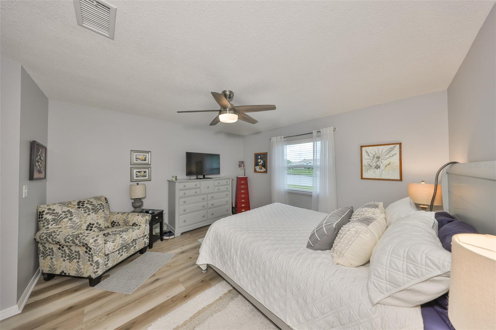 Image 23 of 55 For 1805 Columbine Place
