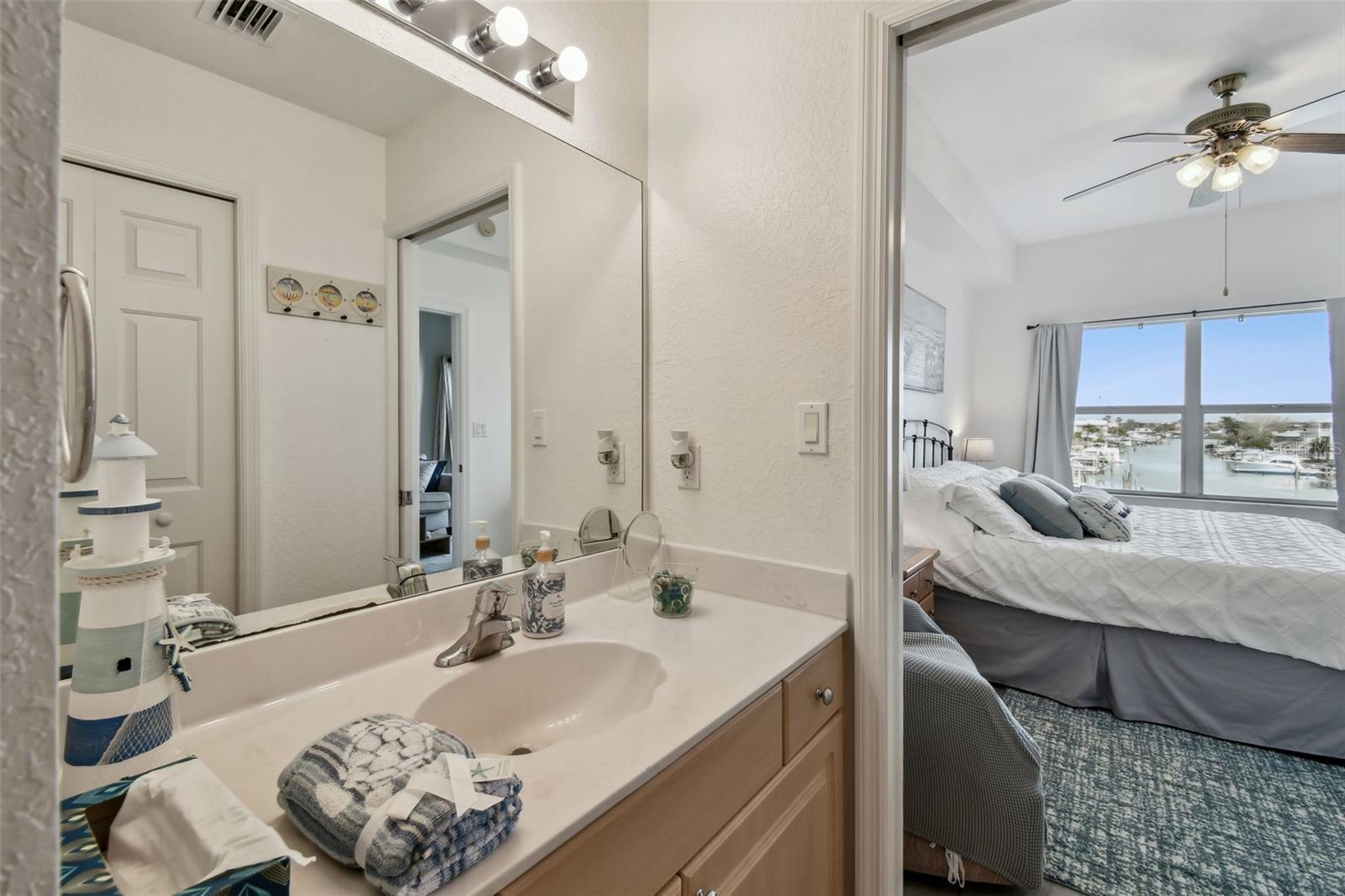 Image 11 of 49 For 13999 Gulf Boulevard 302
