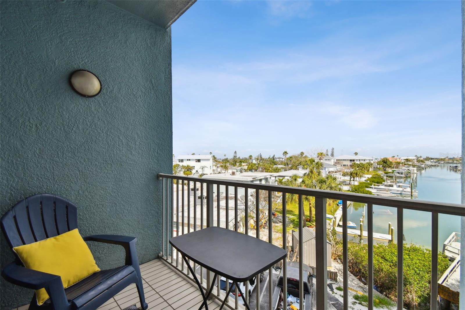 Image 14 of 49 For 13999 Gulf Boulevard 302